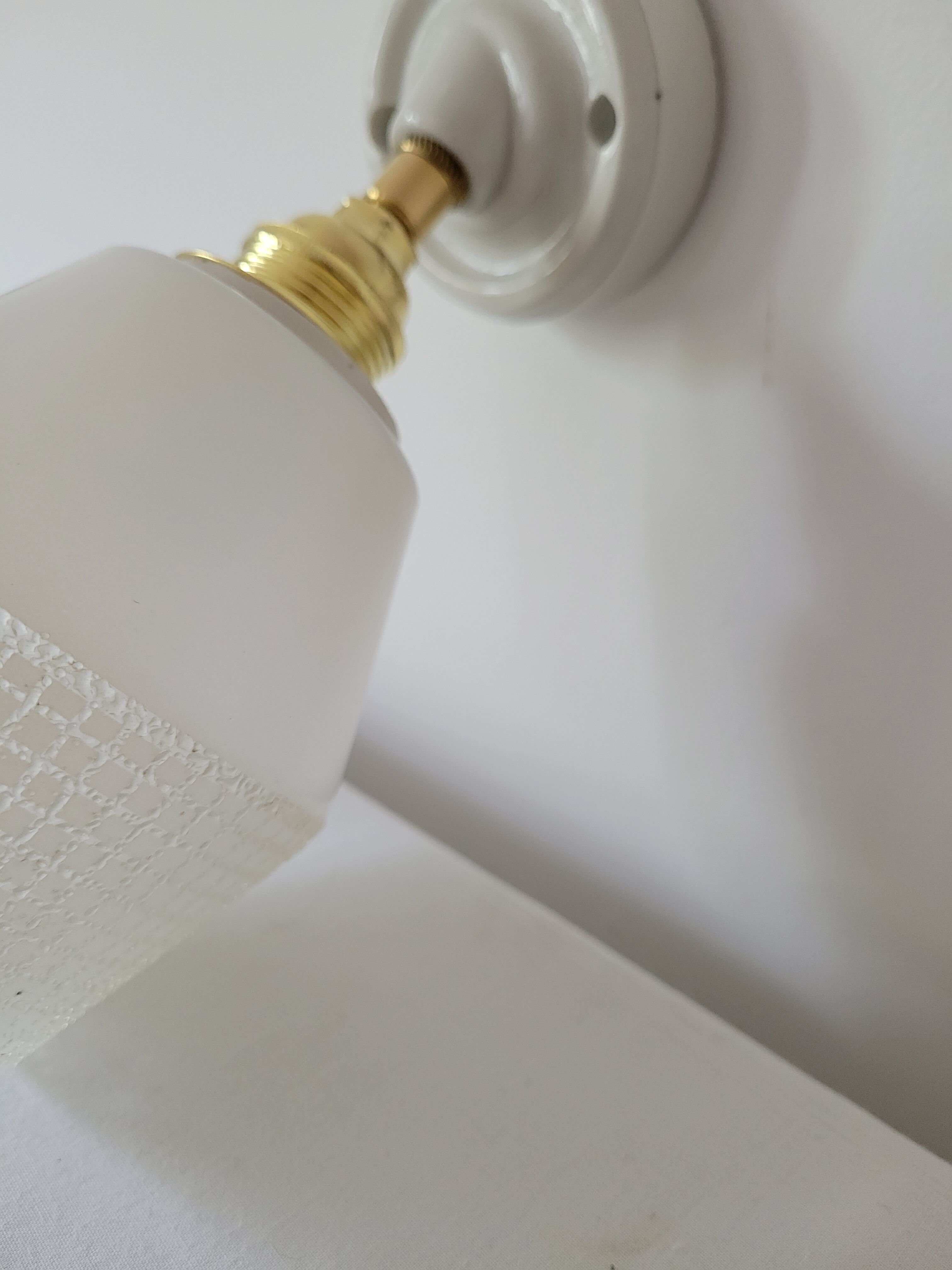 Porcelain and glass wall lamp