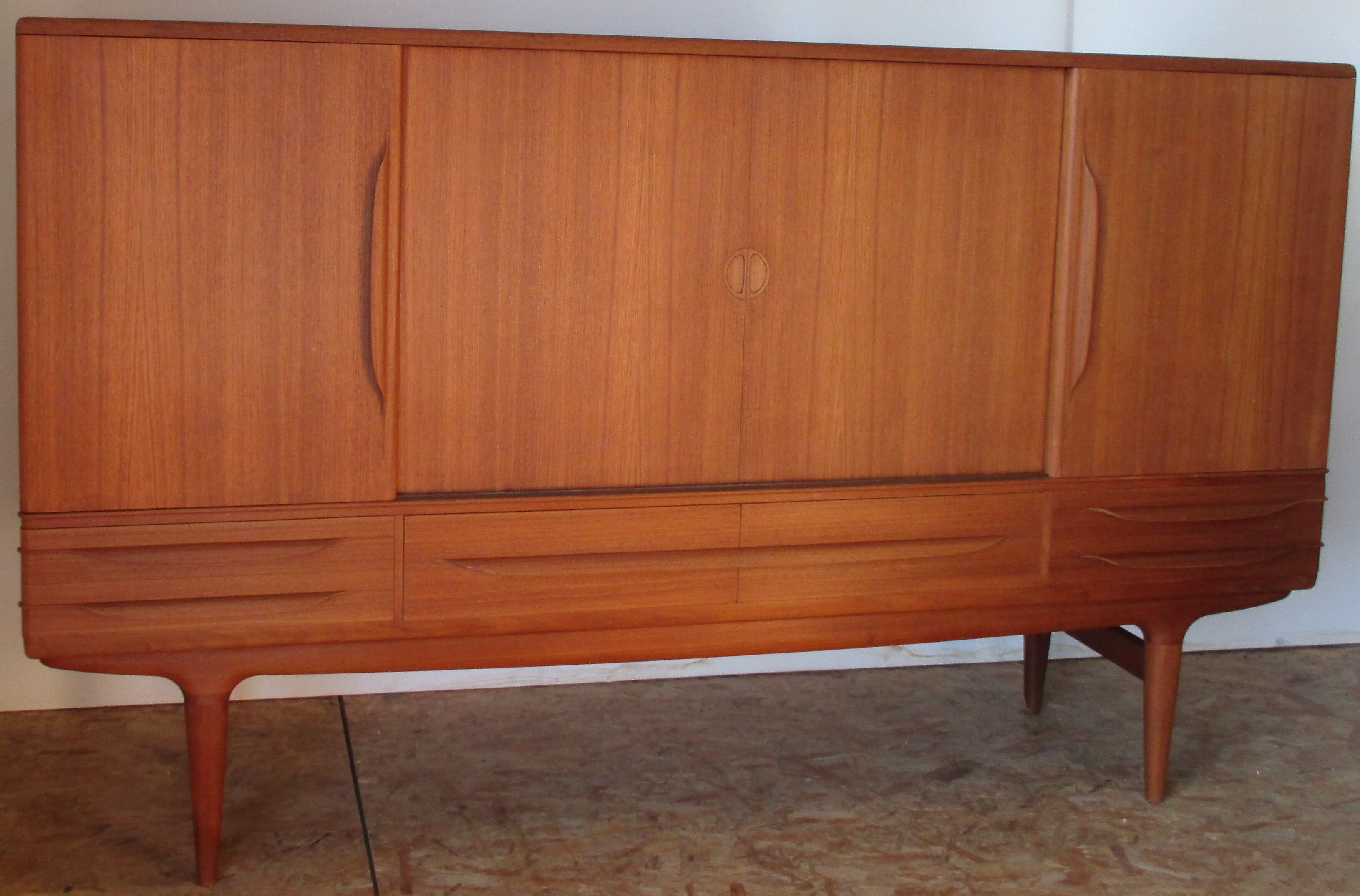 Enfilade haute danoise en teck de Johannes Andersen