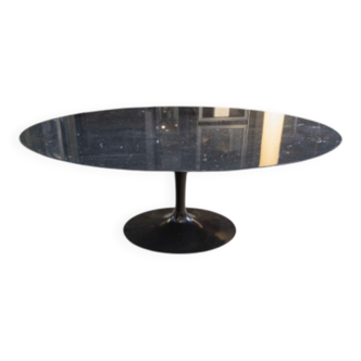 Eero Saarinen & Knoll International: "Tulip" table, Marquina marble and Ril.