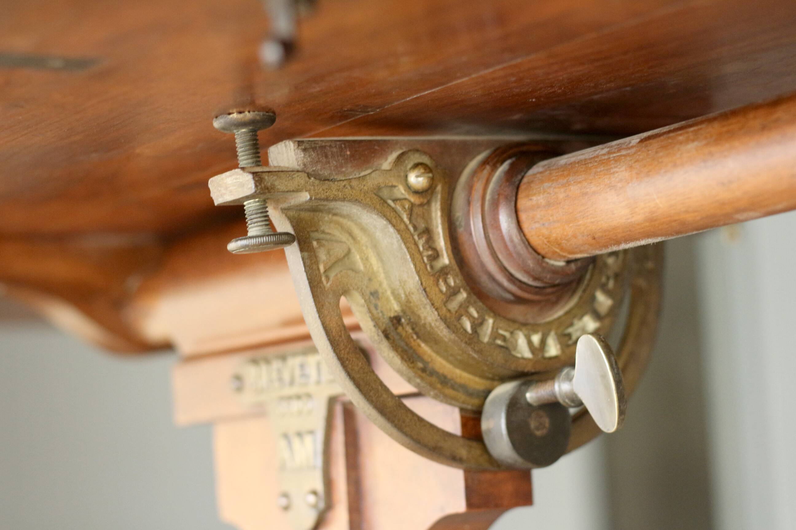 Beautiful "sun" table in solid walnut. Patented. Around 1900.