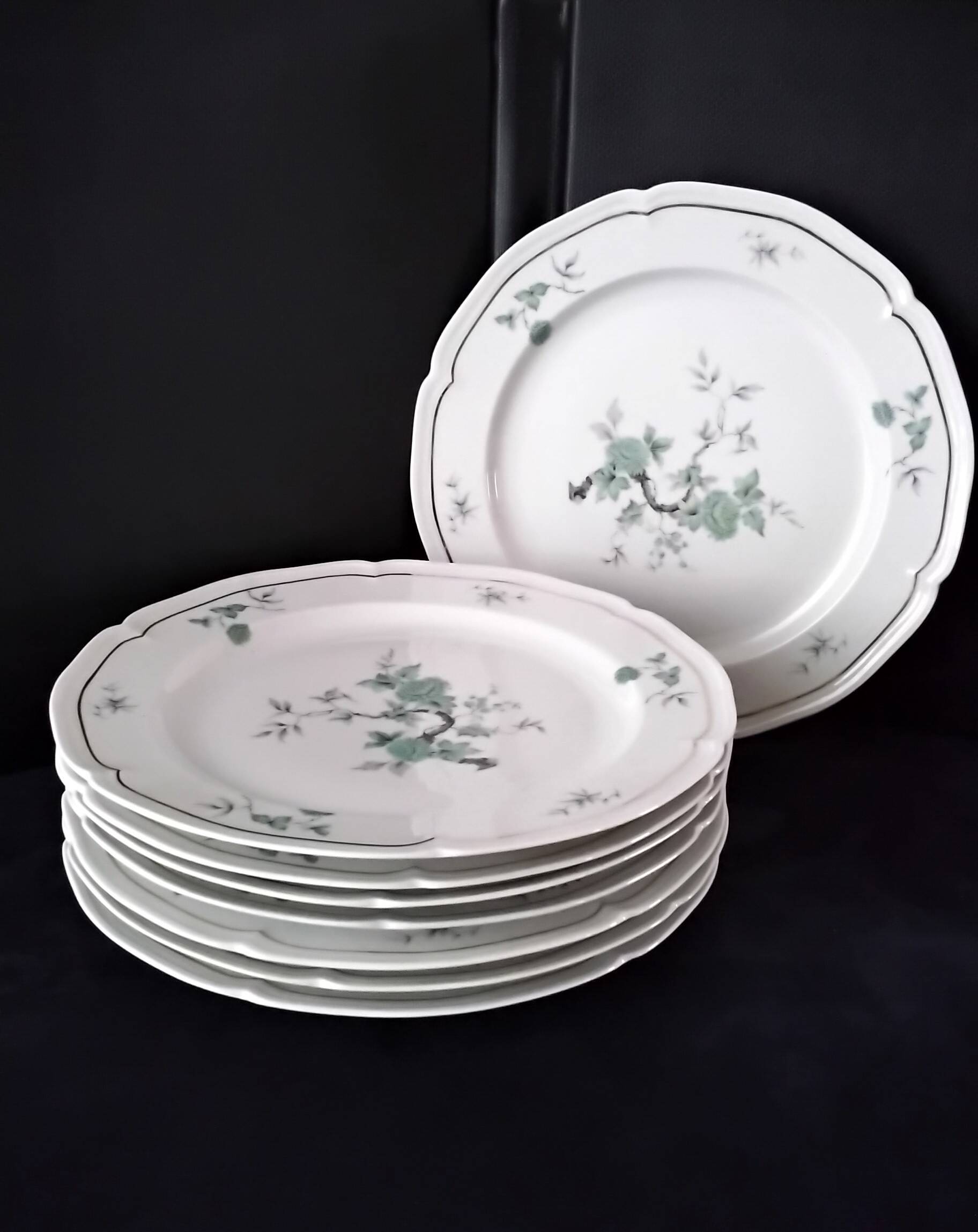 8 flat plates in Limoges porcelain by Salmon & Cie