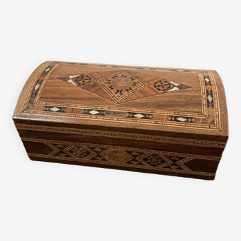 Syrian box in marquetry and mother-of-pearl.