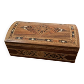 Syrian box in marquetry and mother-of-pearl.