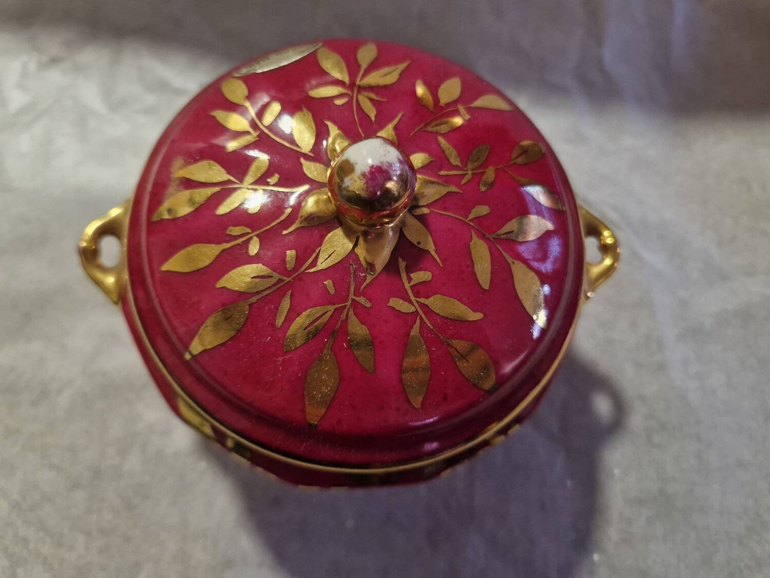 Jewellery box, vintage porcelain bonbonnière from Limoges.
