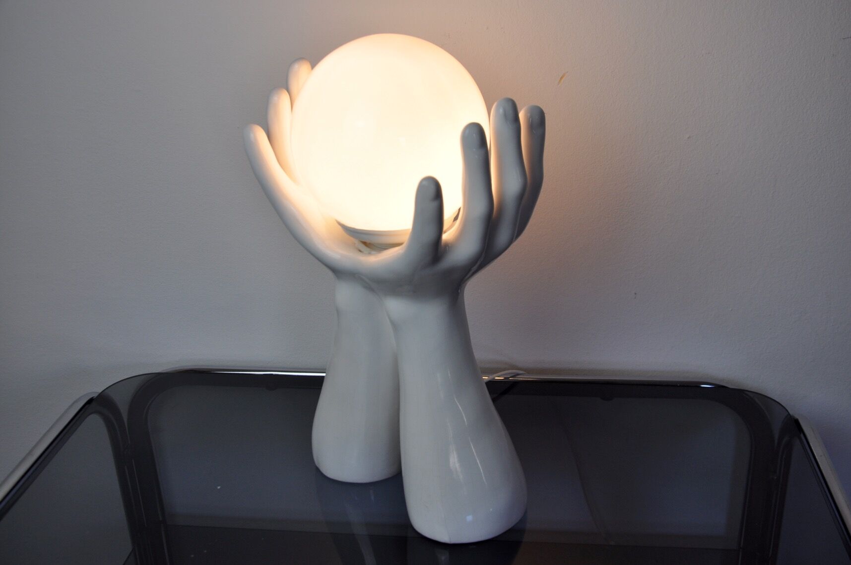 White ceramic "Hands" lamp France 1980