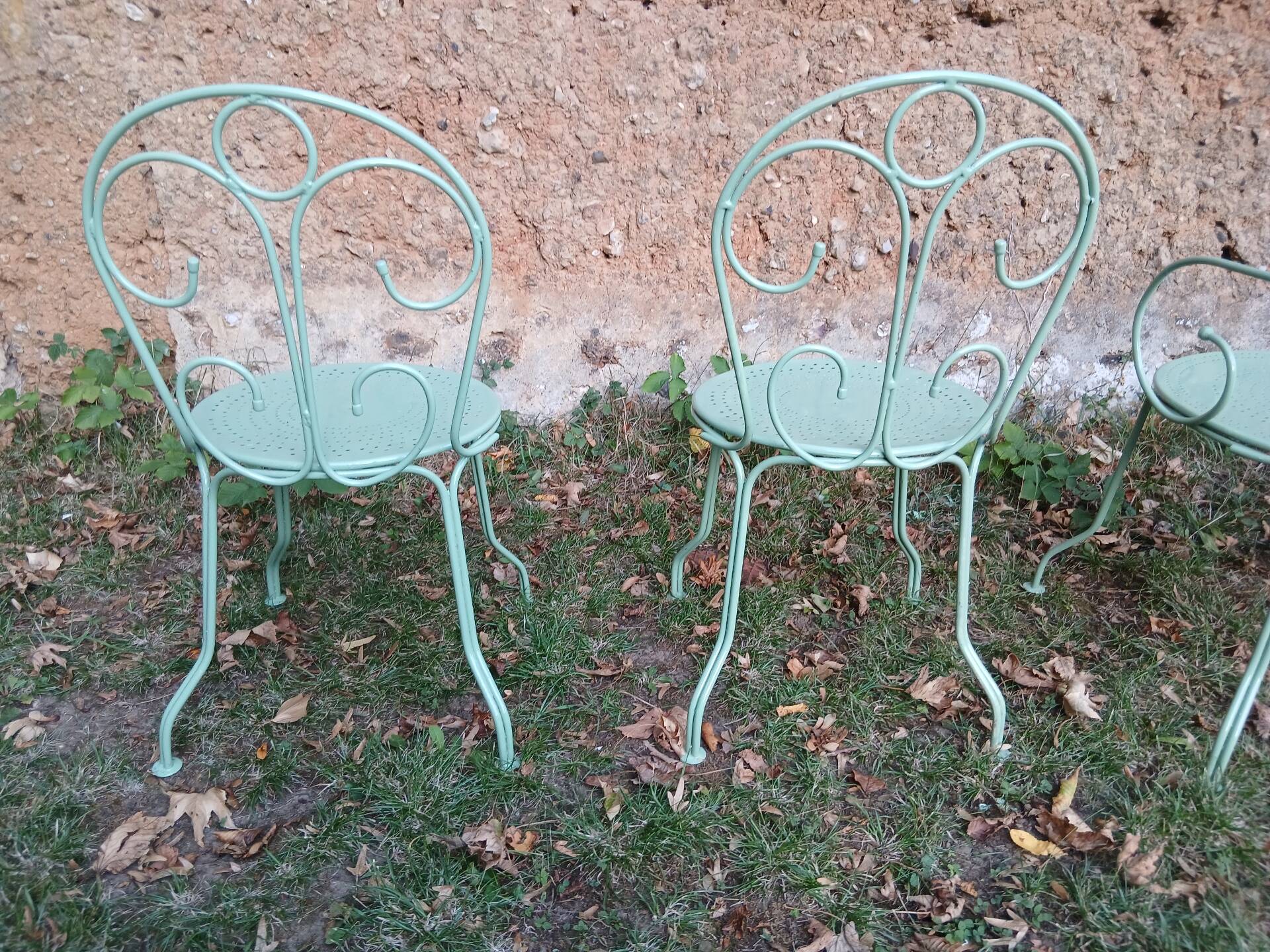 Garden furniture set with 1 table, 2 armchairs, and 2 chairs in antique green wrought iron.