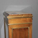 Vitrine de style Louis XVI en noyer XIX