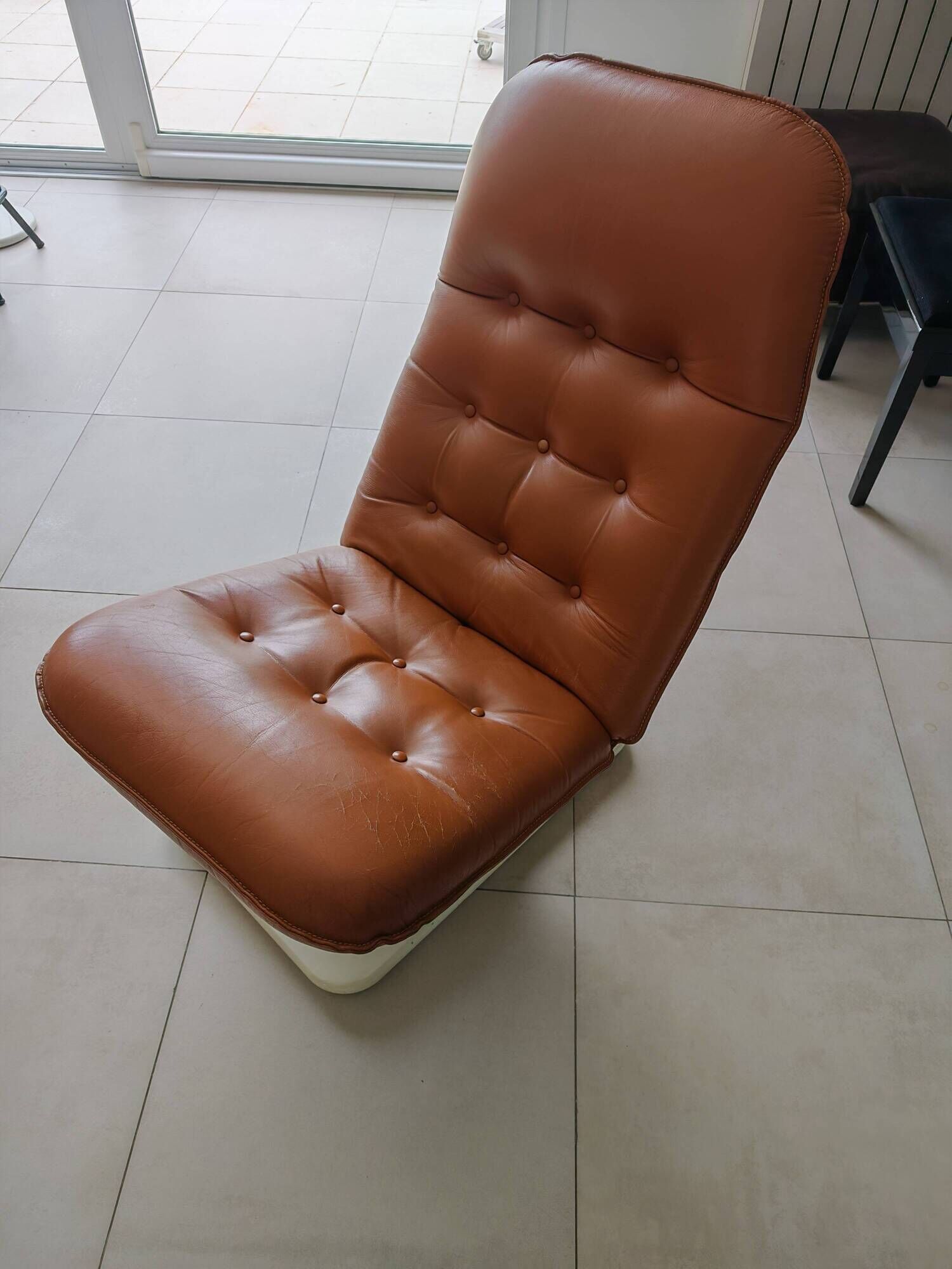Vintage Lounge Chair & Ottoman "Origlia" – Tawny Leather & Pirelli Straps