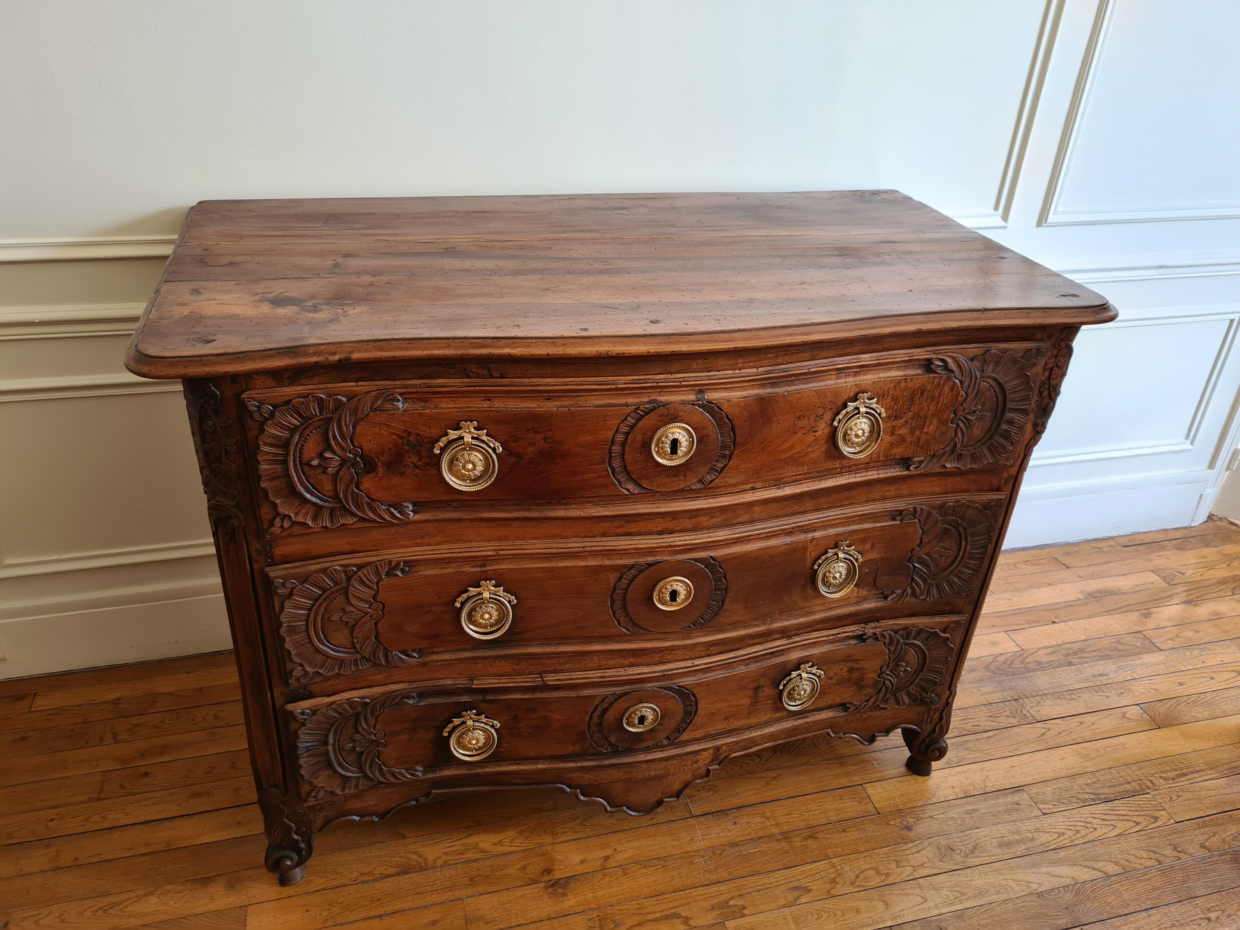Louis XV period walnut chest of drawers, circa 1760