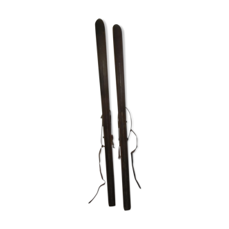Pair of old skis wooden