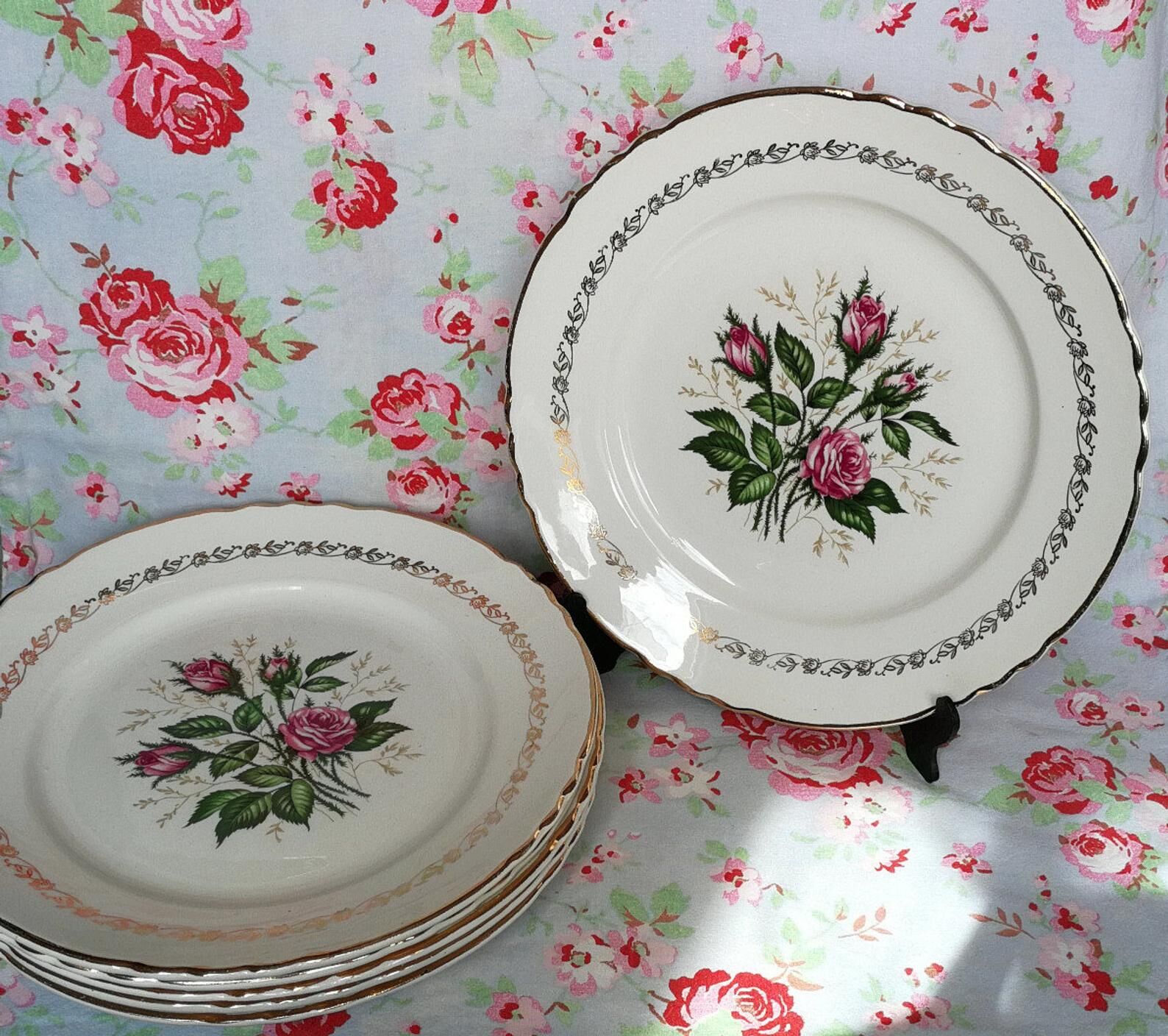 6 plates flowers and golden contour, Moulin des Loups