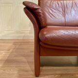 Adjustable and modular leather design armchair.