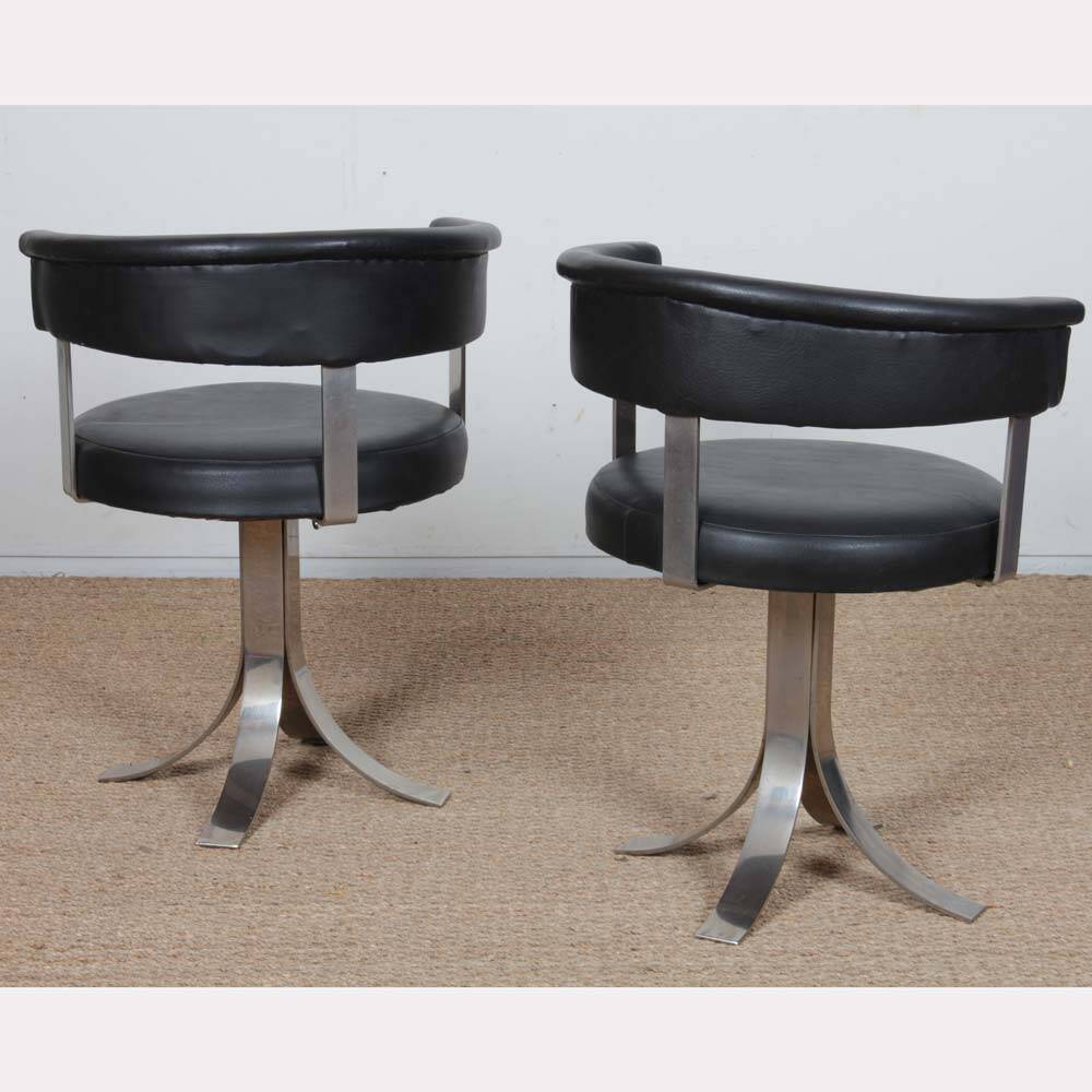 Pair of chairs attributed to Osvaldo Borsani, 1970