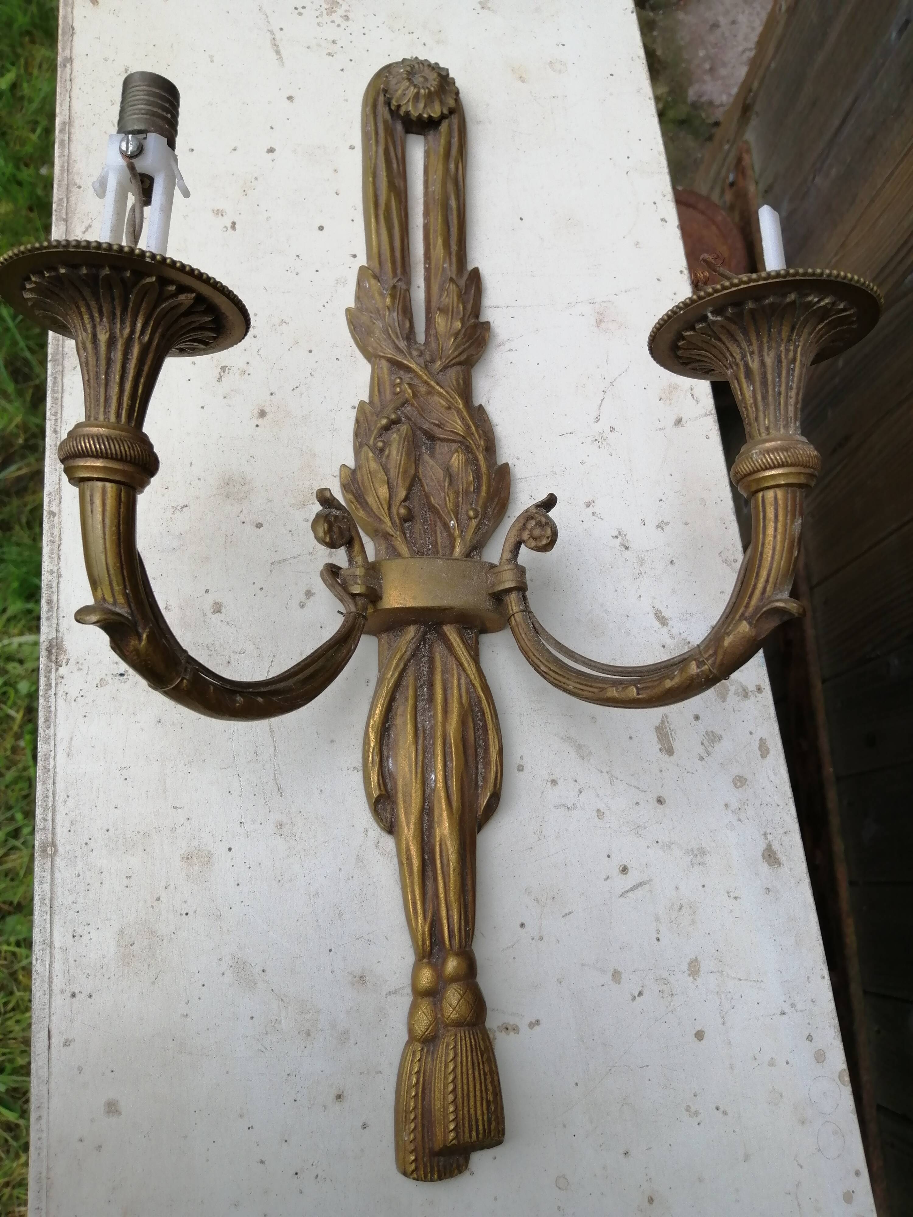 Pairs of Louis XVI-style bronze wall light
