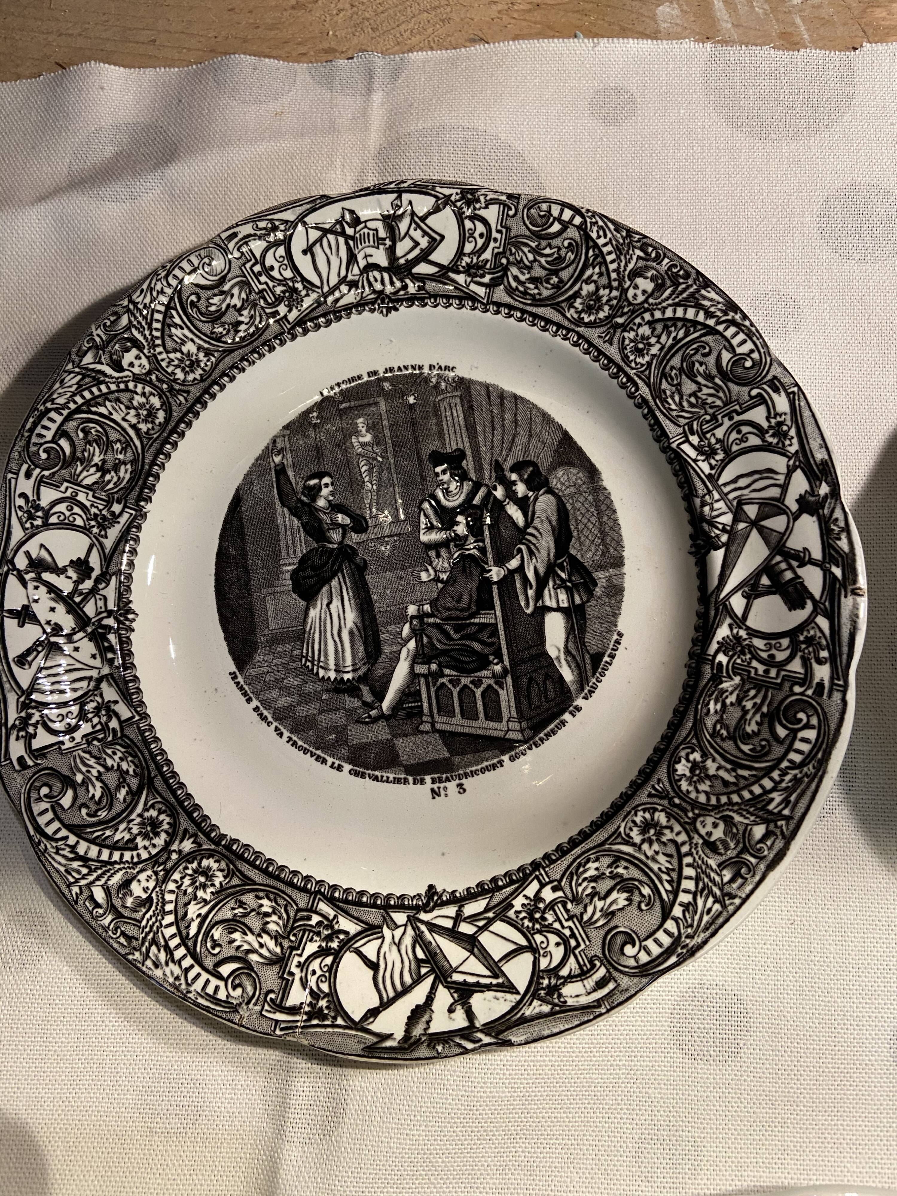 Lot of 5 Gien plates on the story of Joan of Arc