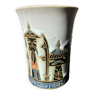Ceramic vase with soldiers