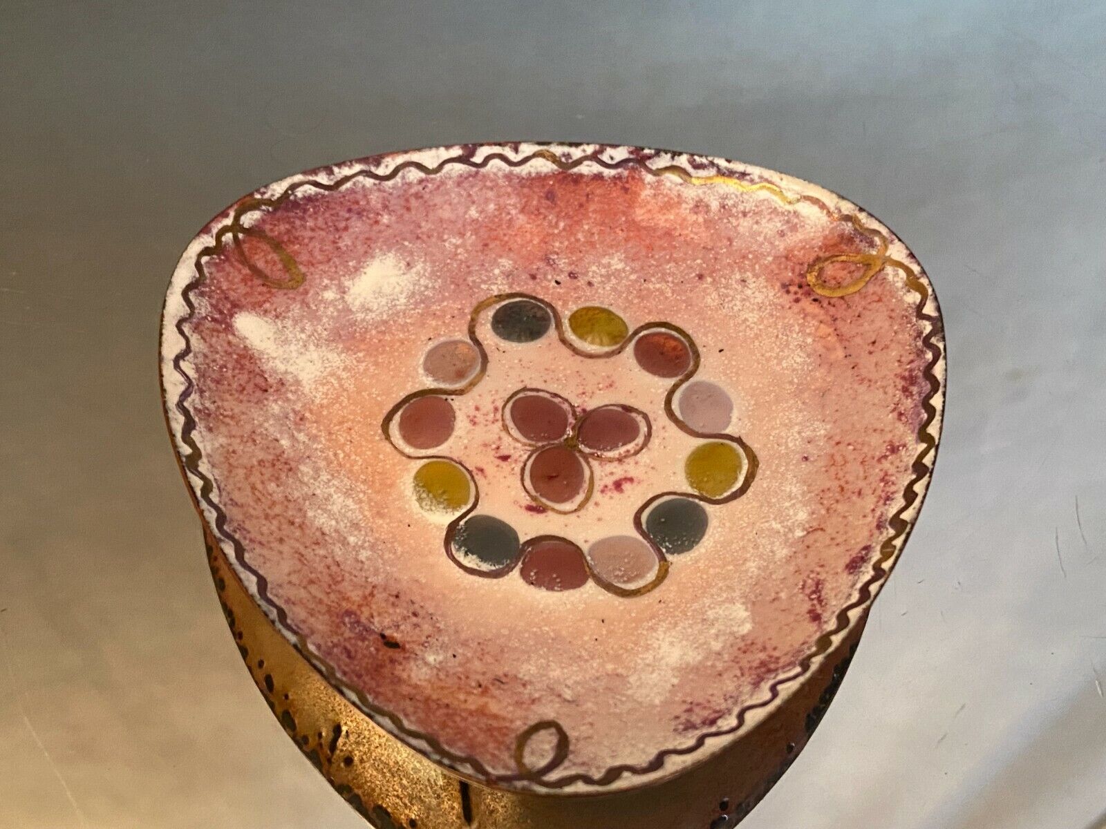 Enamelled enamel cup on copper