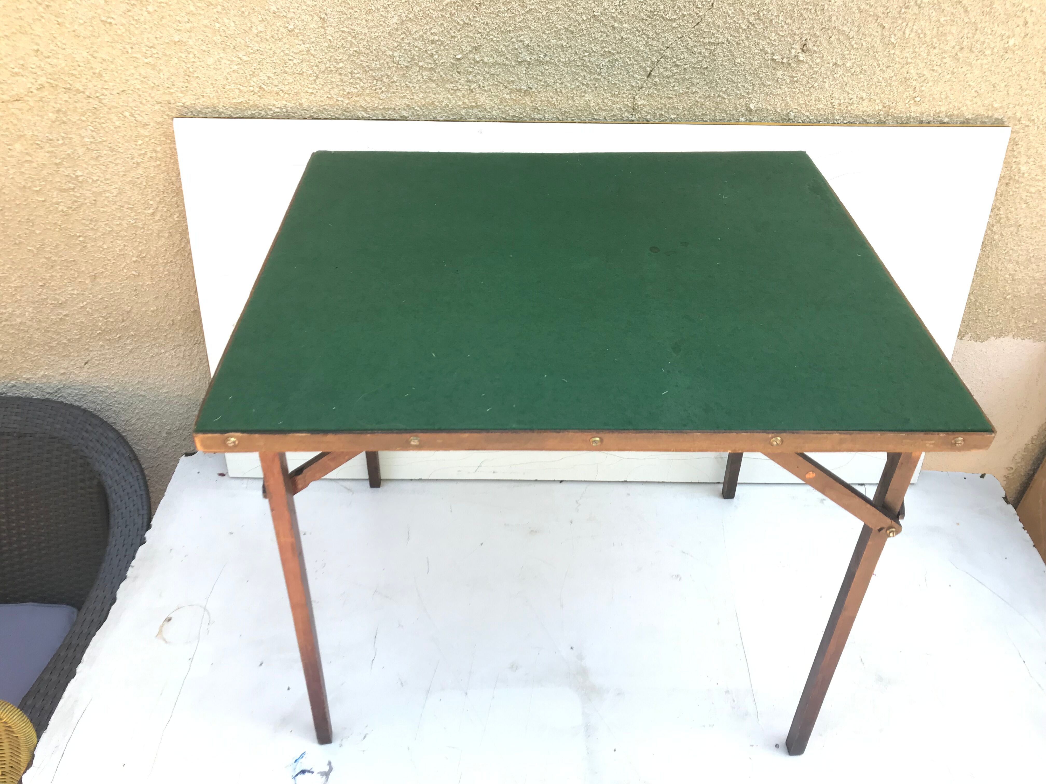 Ancienne table à jeu pliante et son plateau en feutrine verte vintage