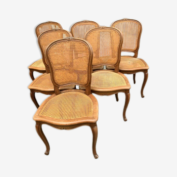 Suite de six chaises de style Régence en chêne massif XX siècle