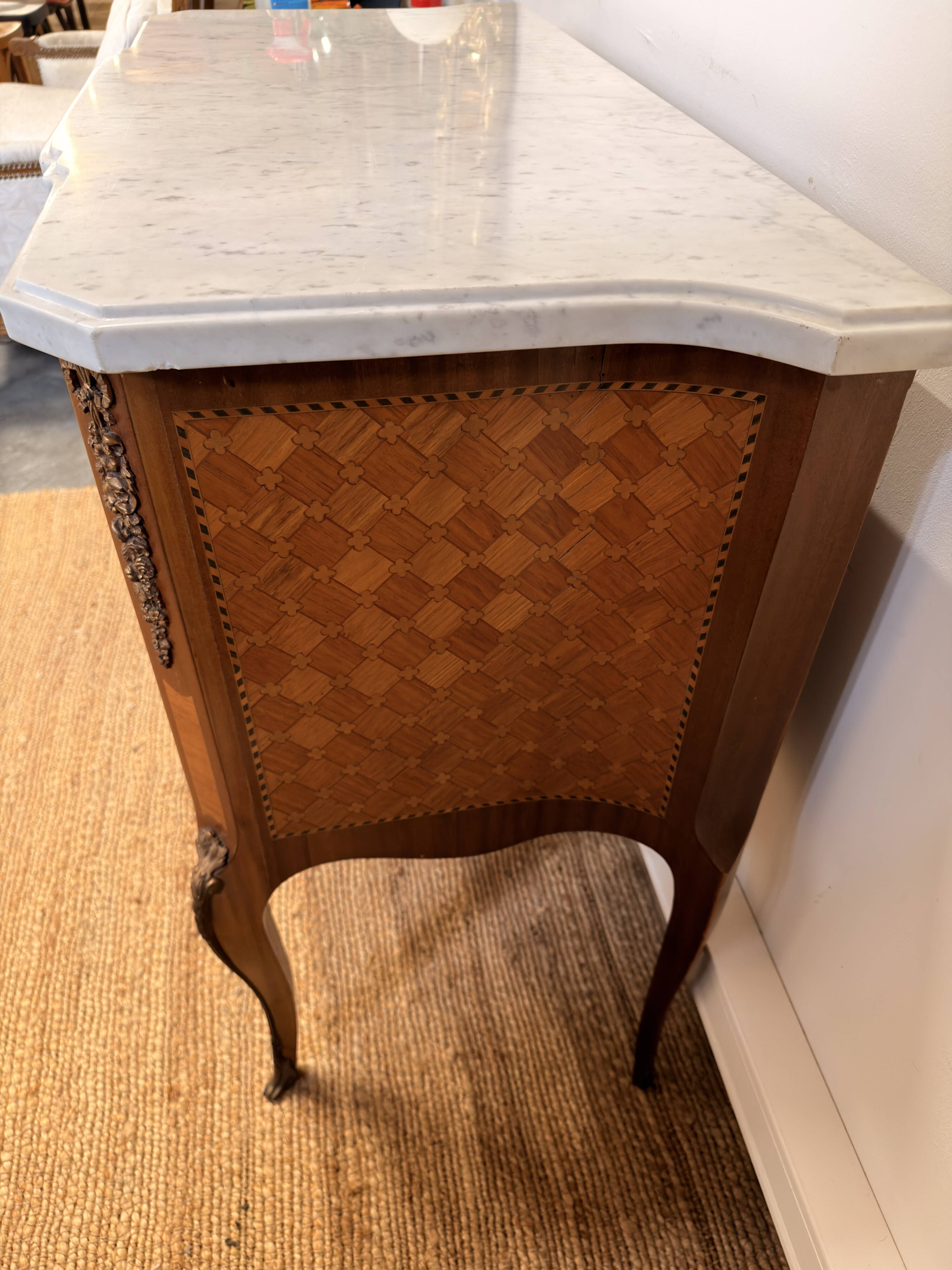Commode Transition stamped by François Daidé, with a white marble top.