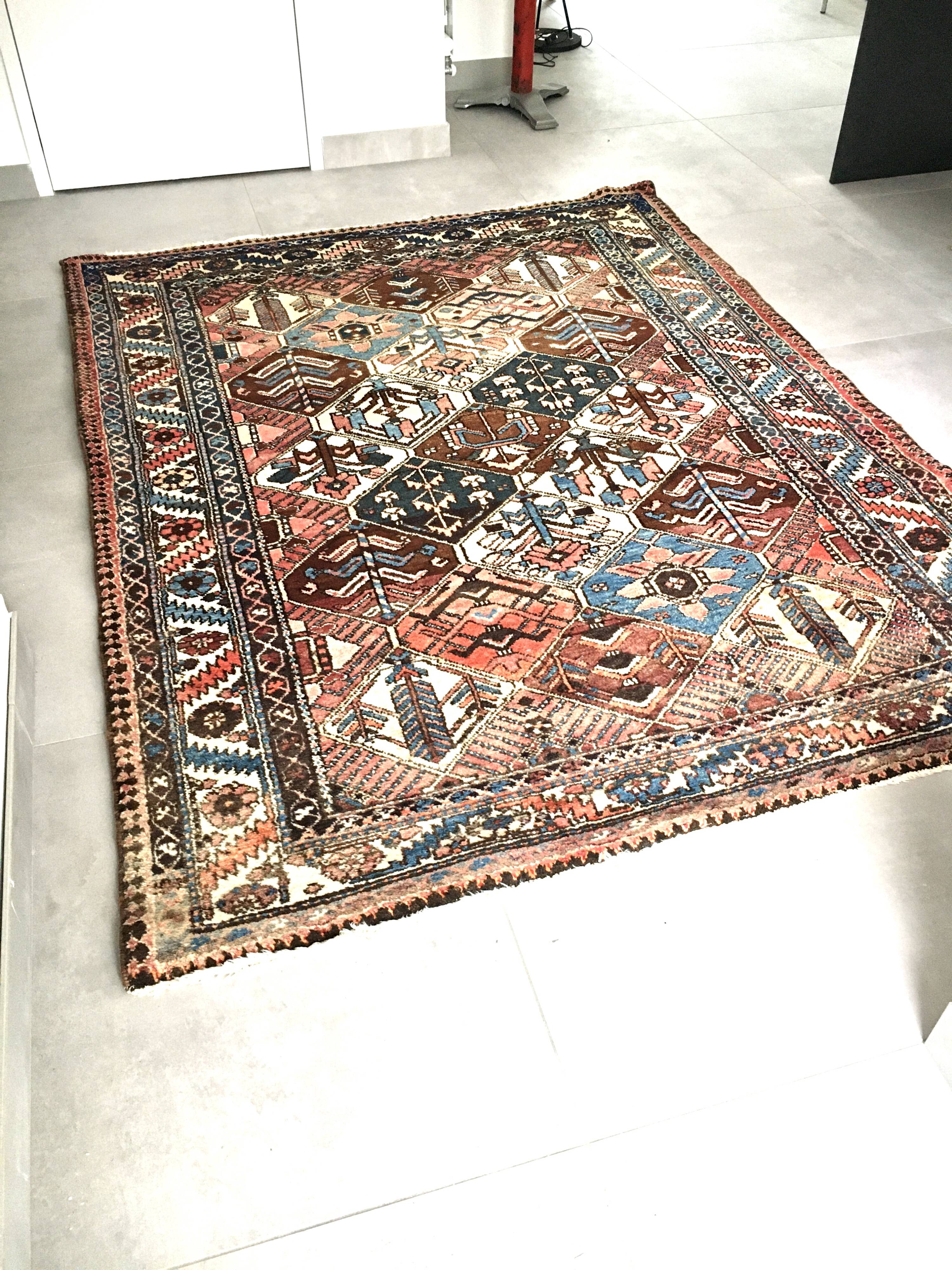 Handmade Iranian wool rug - 157x214cm