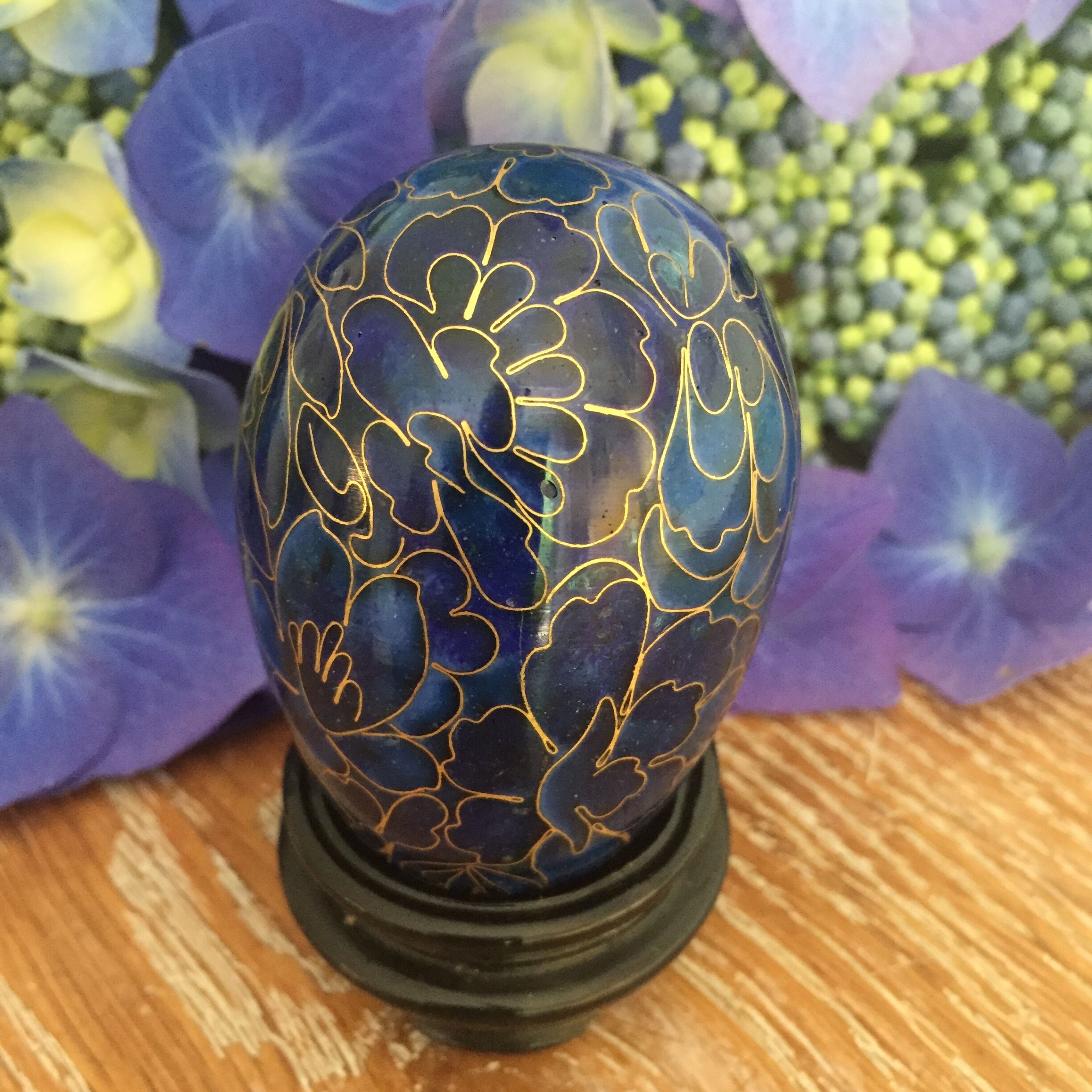 Batch of decorative partitioned eggs