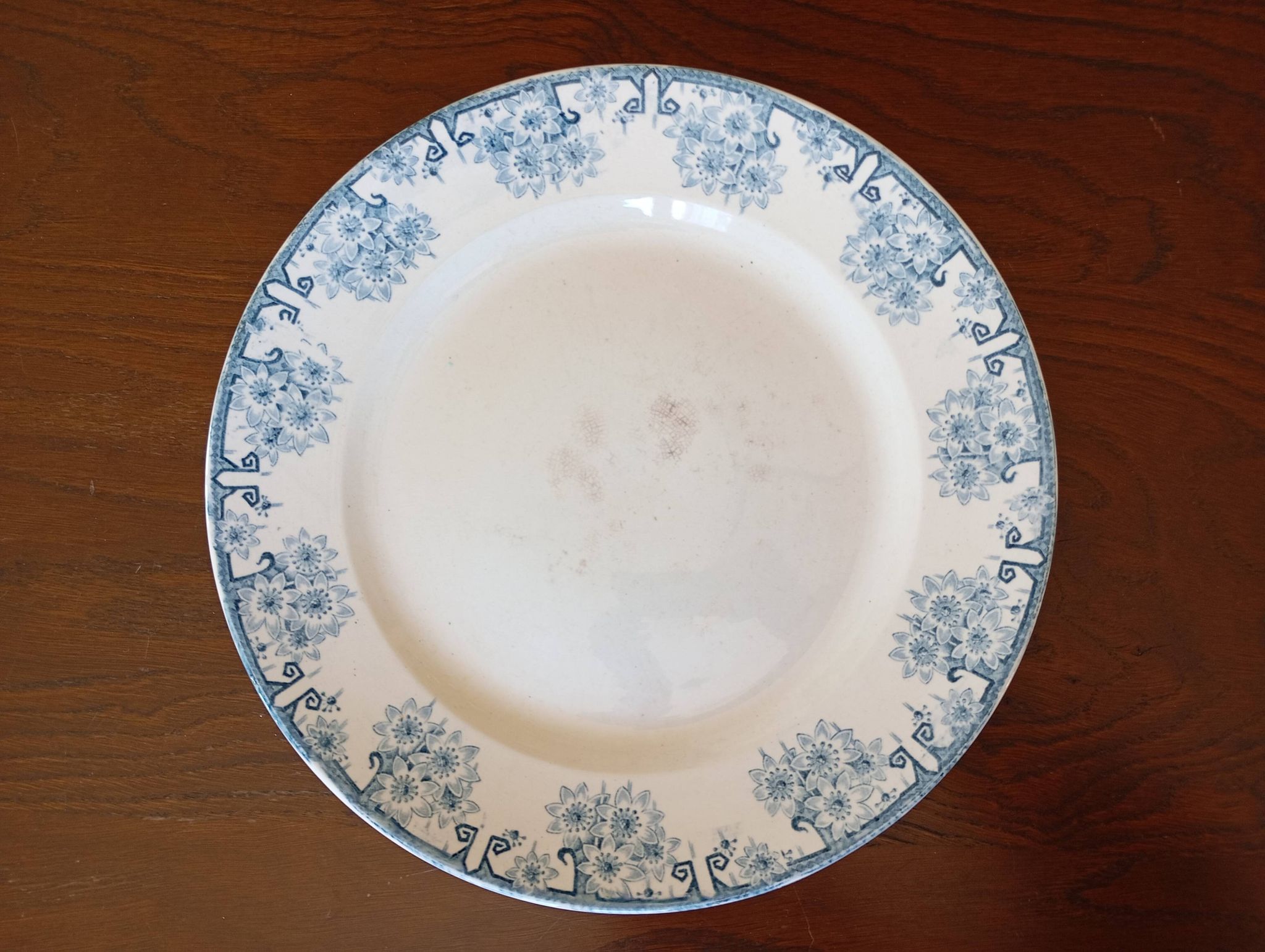 Plat à gâteau en terre de fer Longwy "Marguerites"