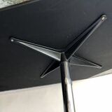 Table segmented par Charles et Ray Eames