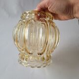 Globe en verre moulé jaune