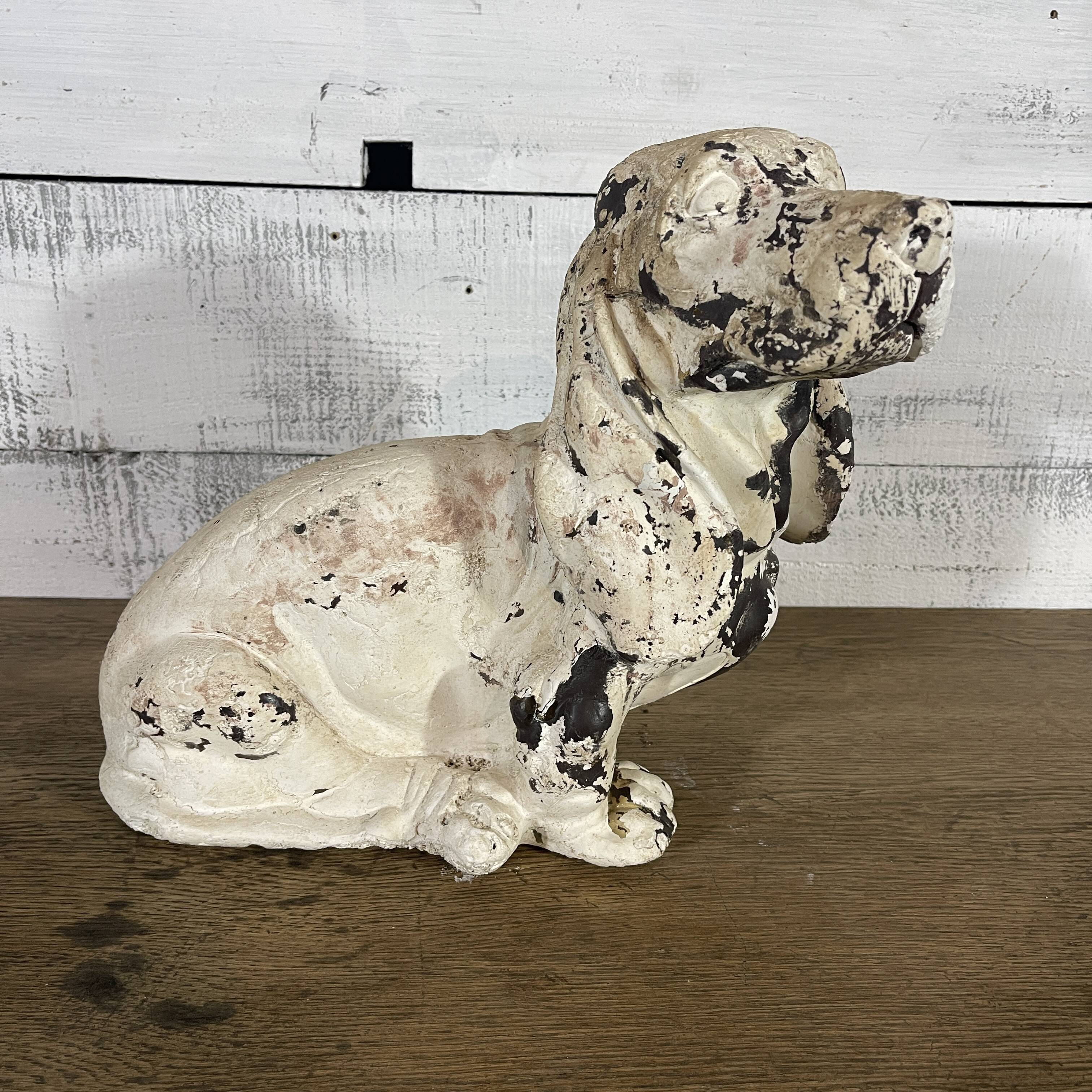 Chien en plâtre