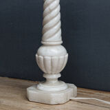 Pied de lampe italien en marbre blanc torsadé