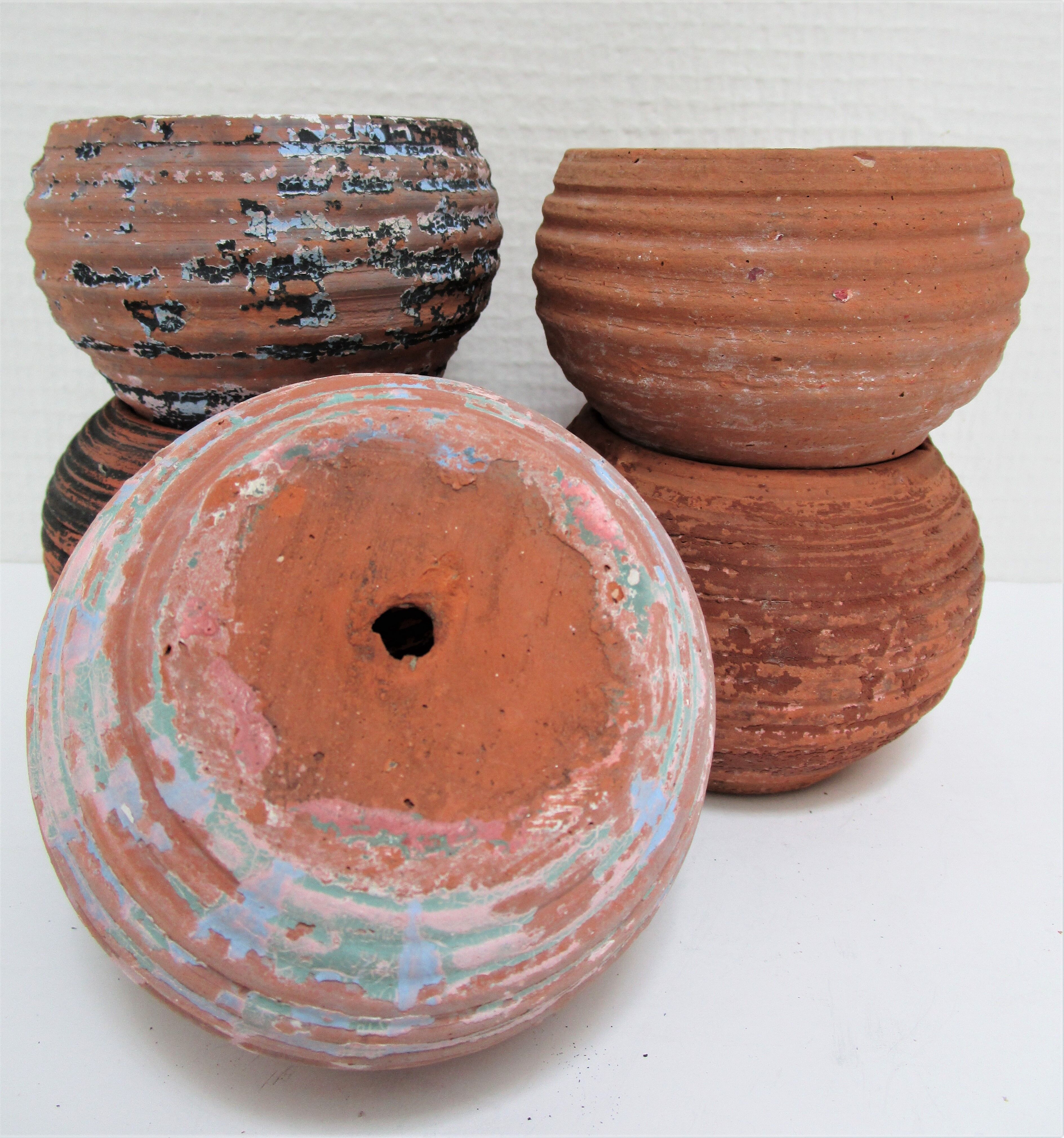 Five pots terracotta patina vintage