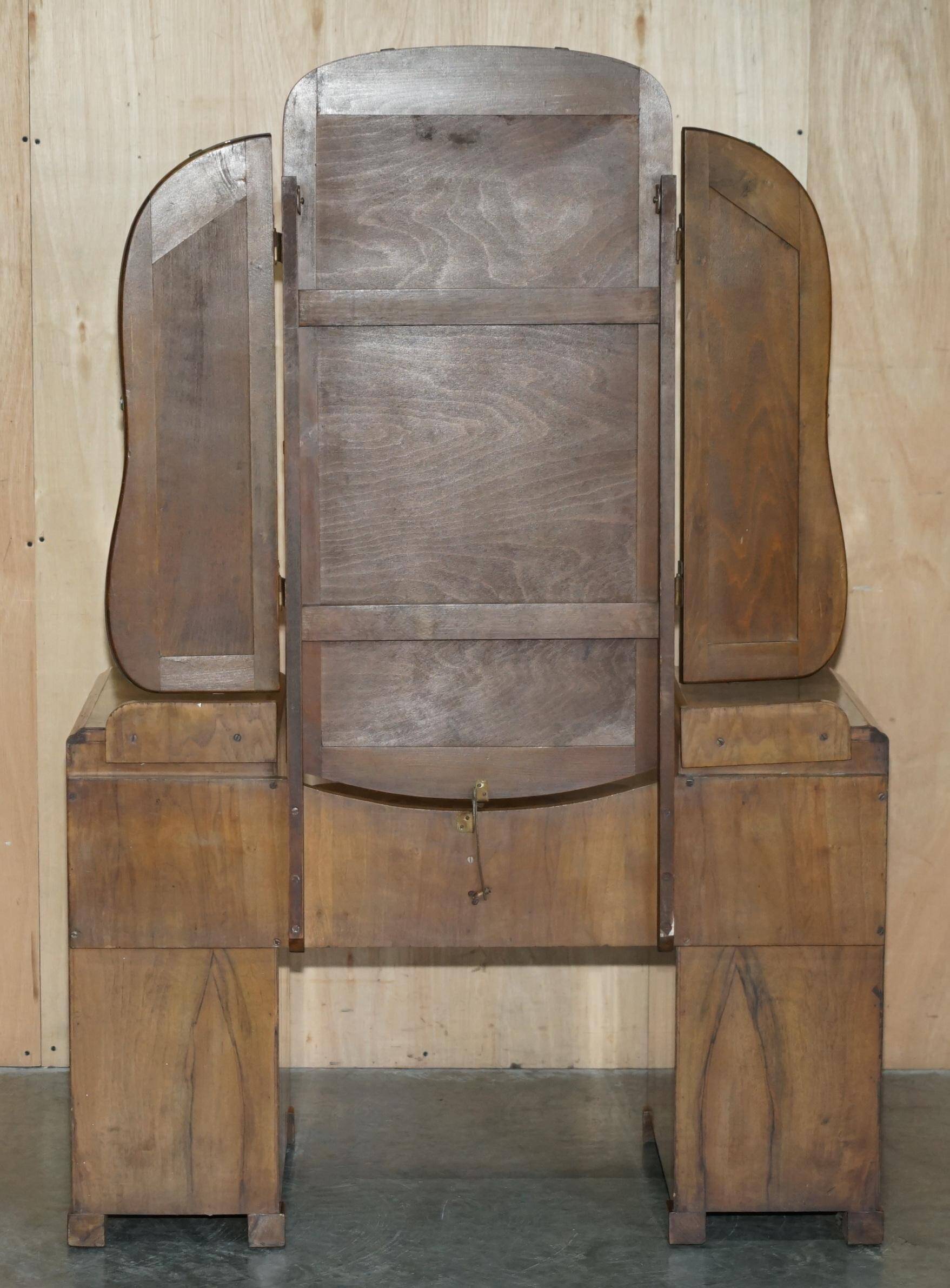 Art Deco dressing table in satin walnut with mirror, circa 1930.