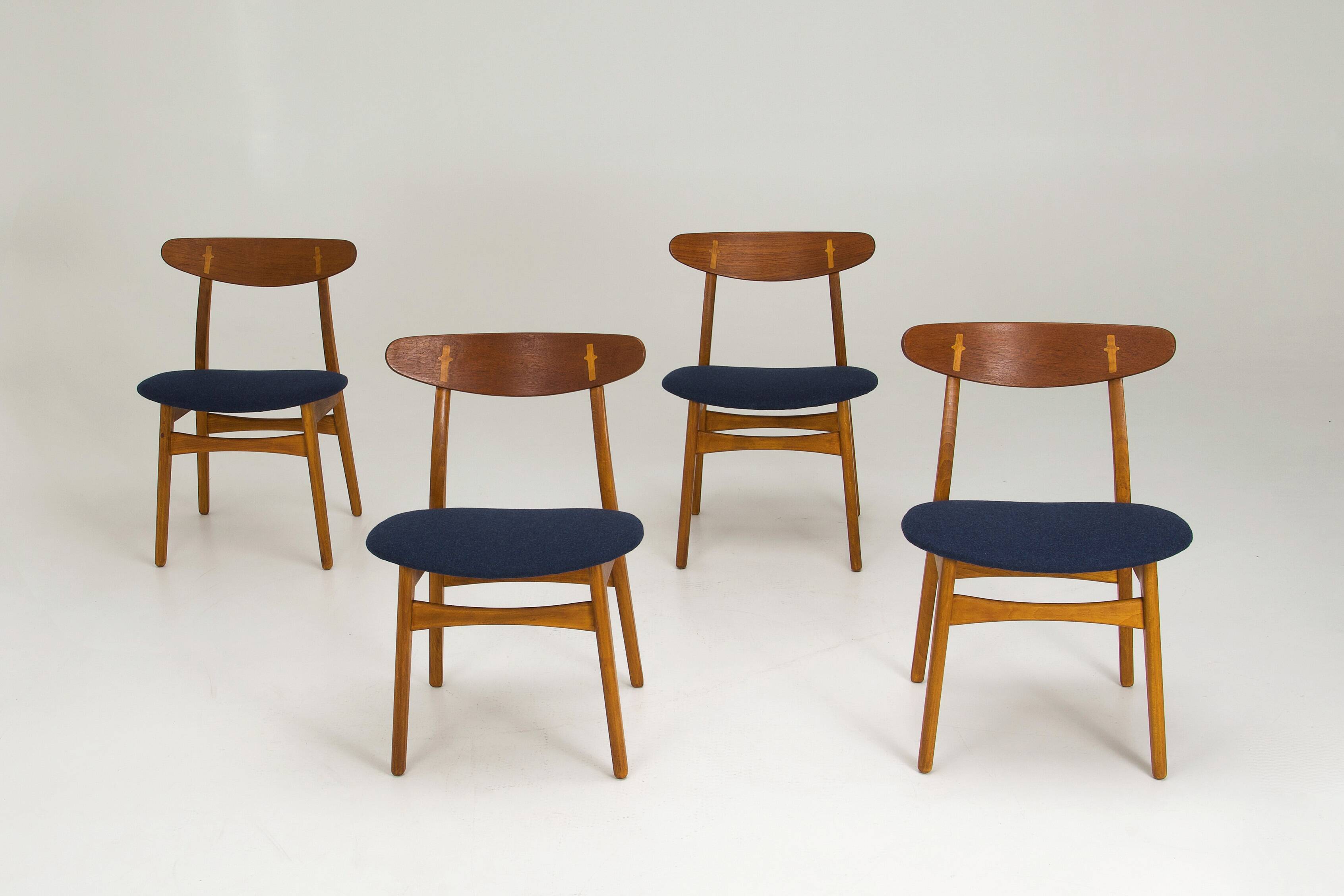 Ensemble de 4 chaises de salle à manger « Ch30 » - Hans J. Wegner