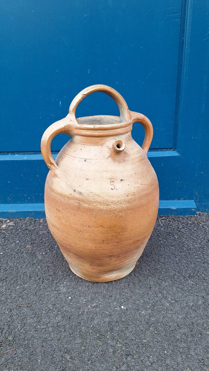 Cruche à eau en terre cuite