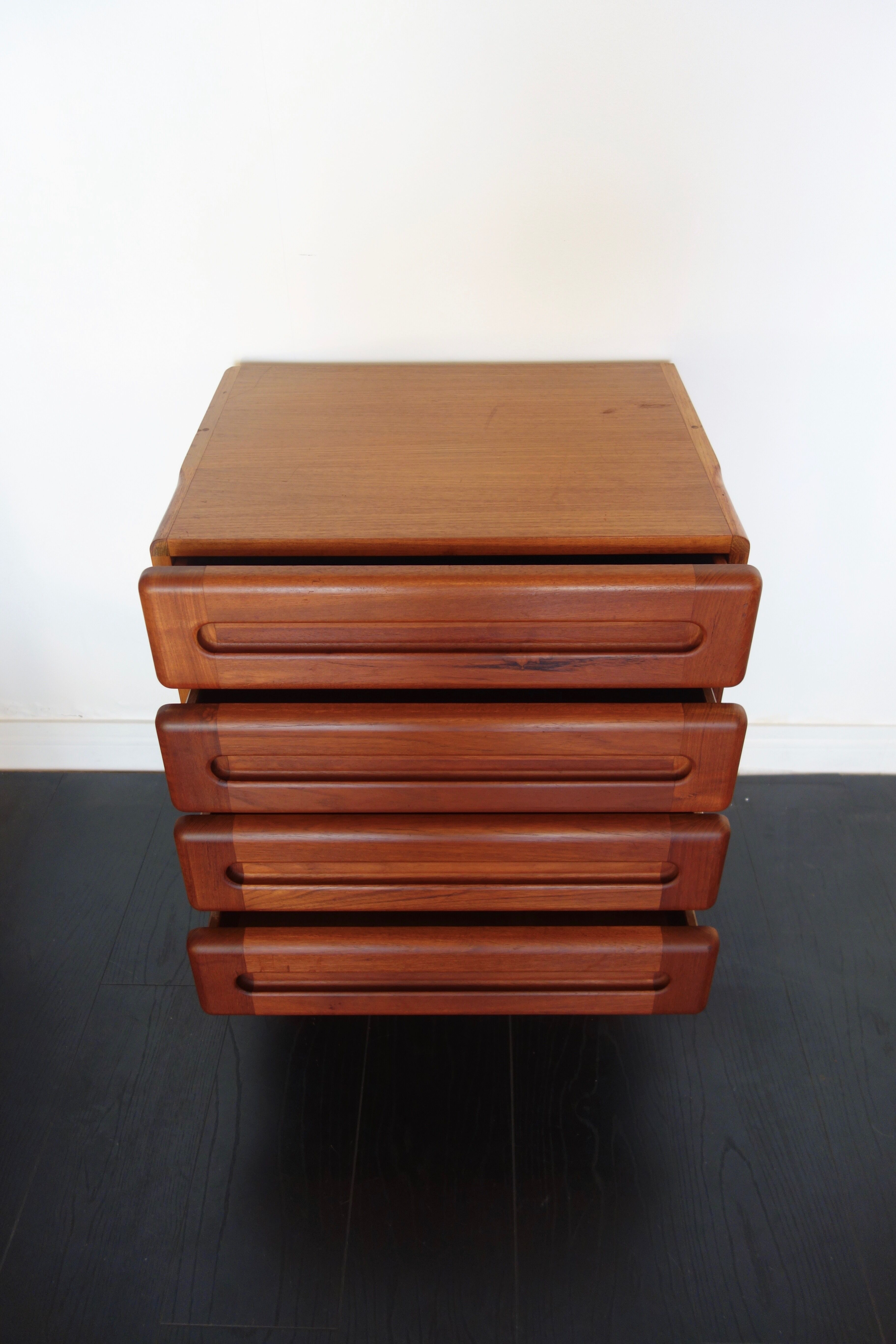 Danish teak chest of drawers 60s