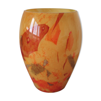 Soisy vase on school