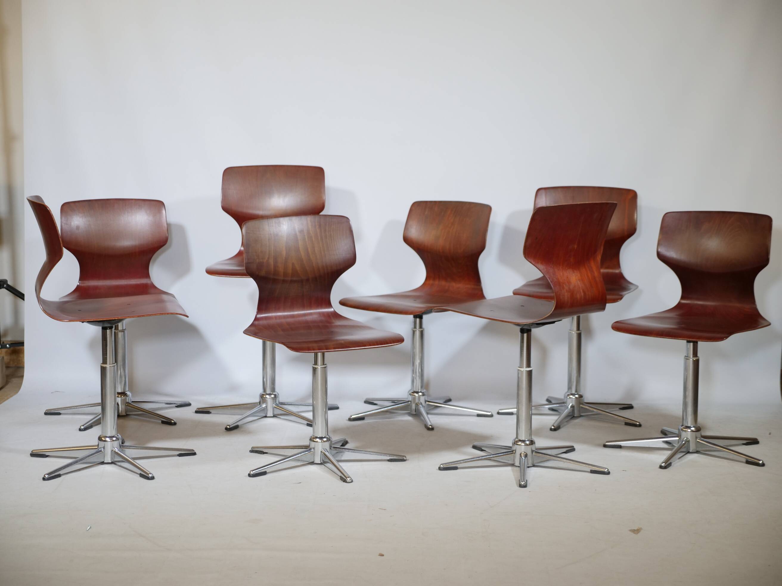 8 chaises pivotantes Flototto, années 70