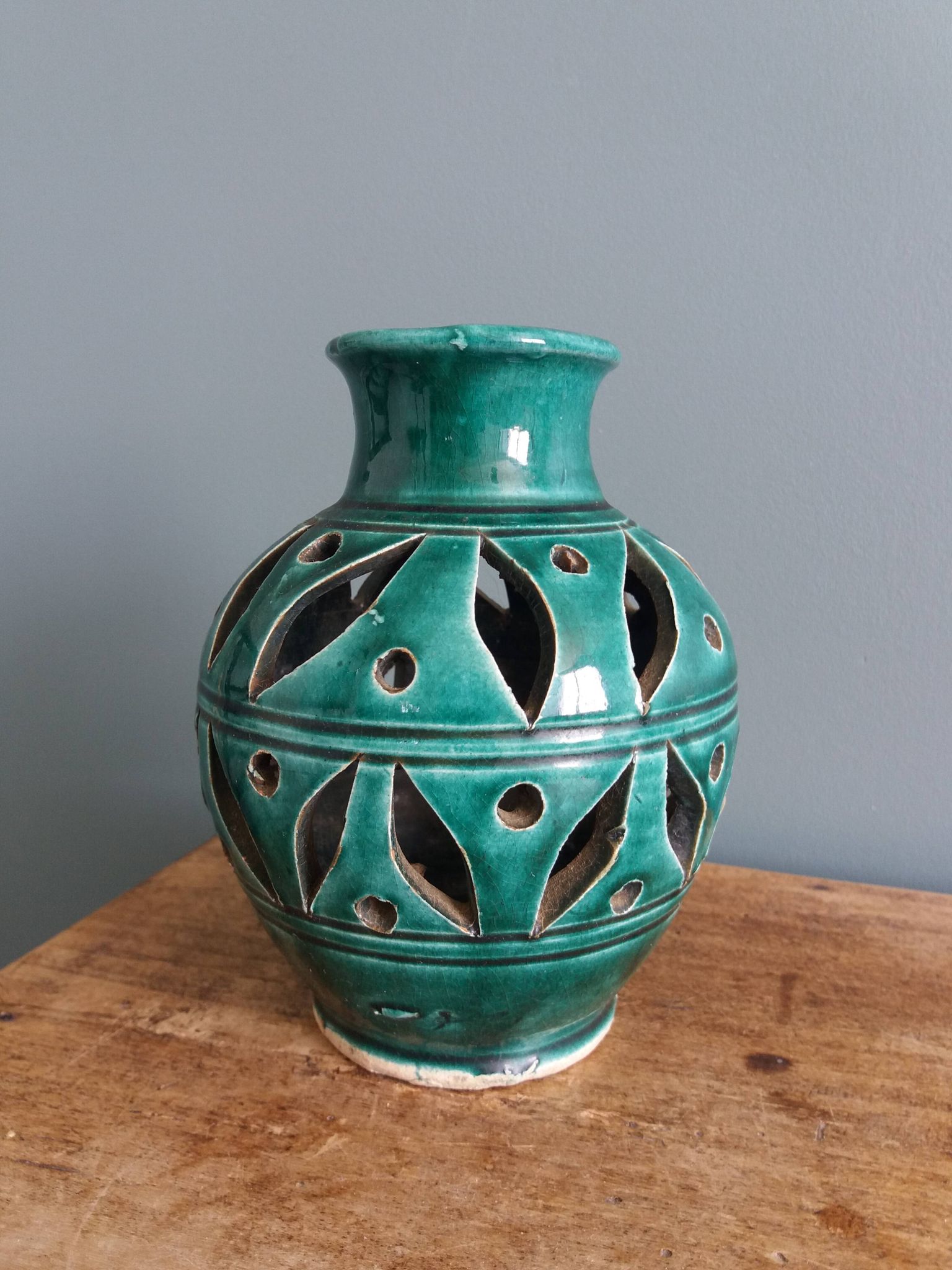 Vase artisanal ajouré emeraude