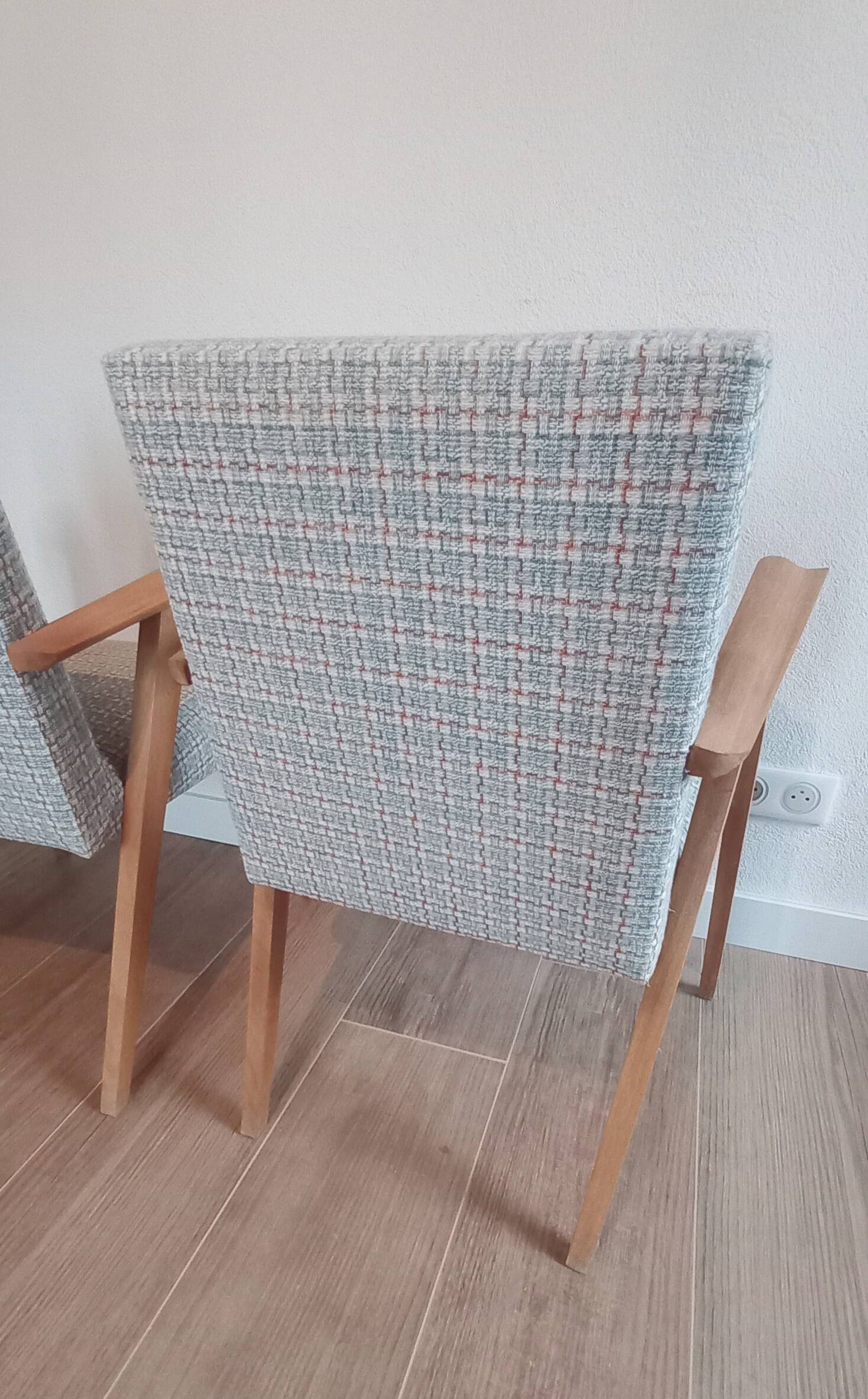 Set of 2 vintage chairs