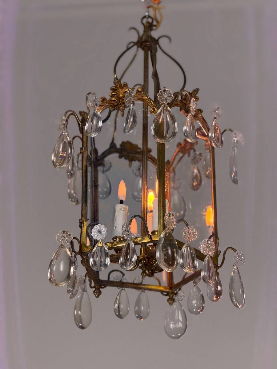 Louis XV style lantern in bronze with drop-shaped pendants, around 1900.