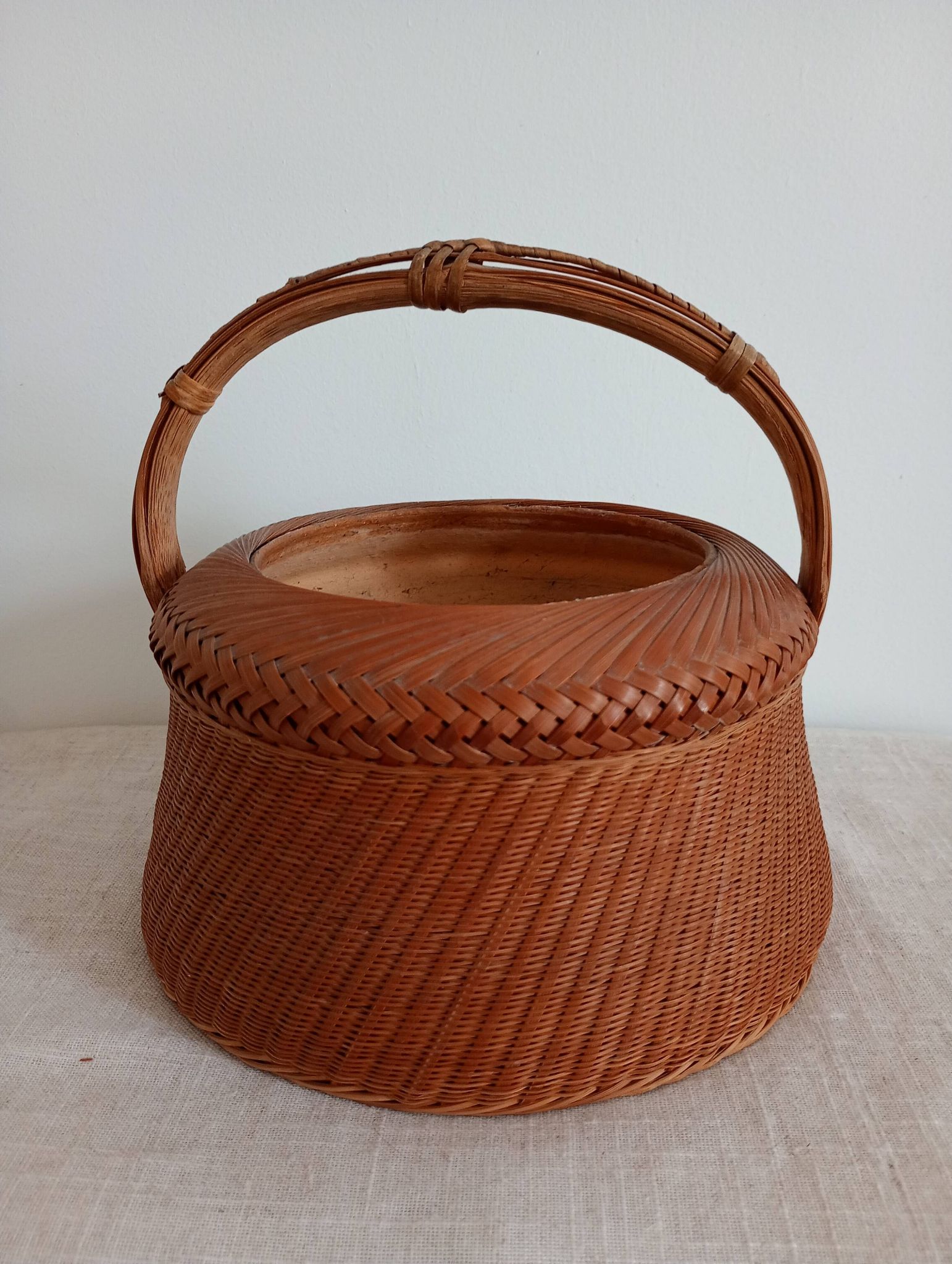 Panier en bambou tressé et céramique, Philippines