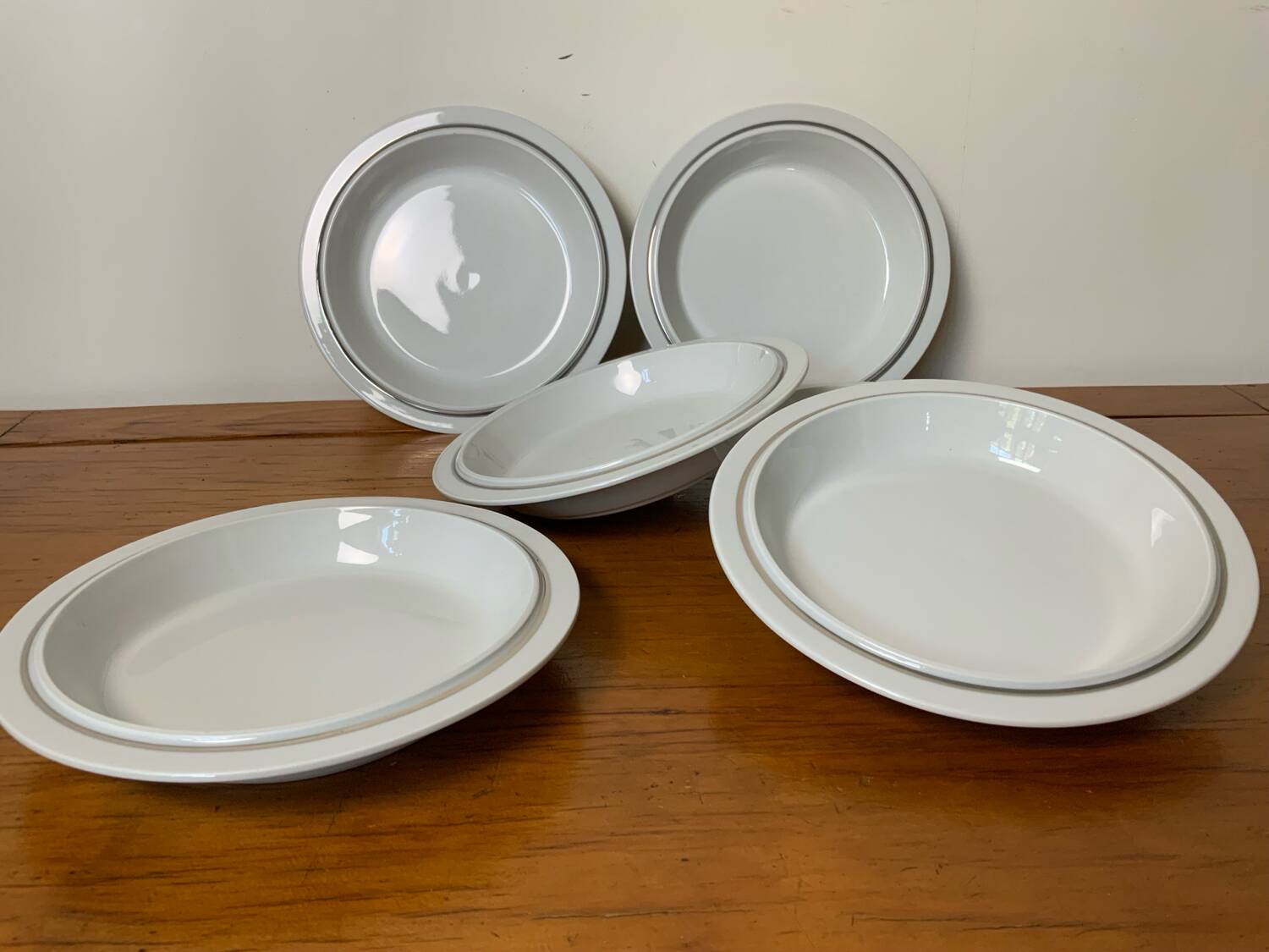 White and silver plates