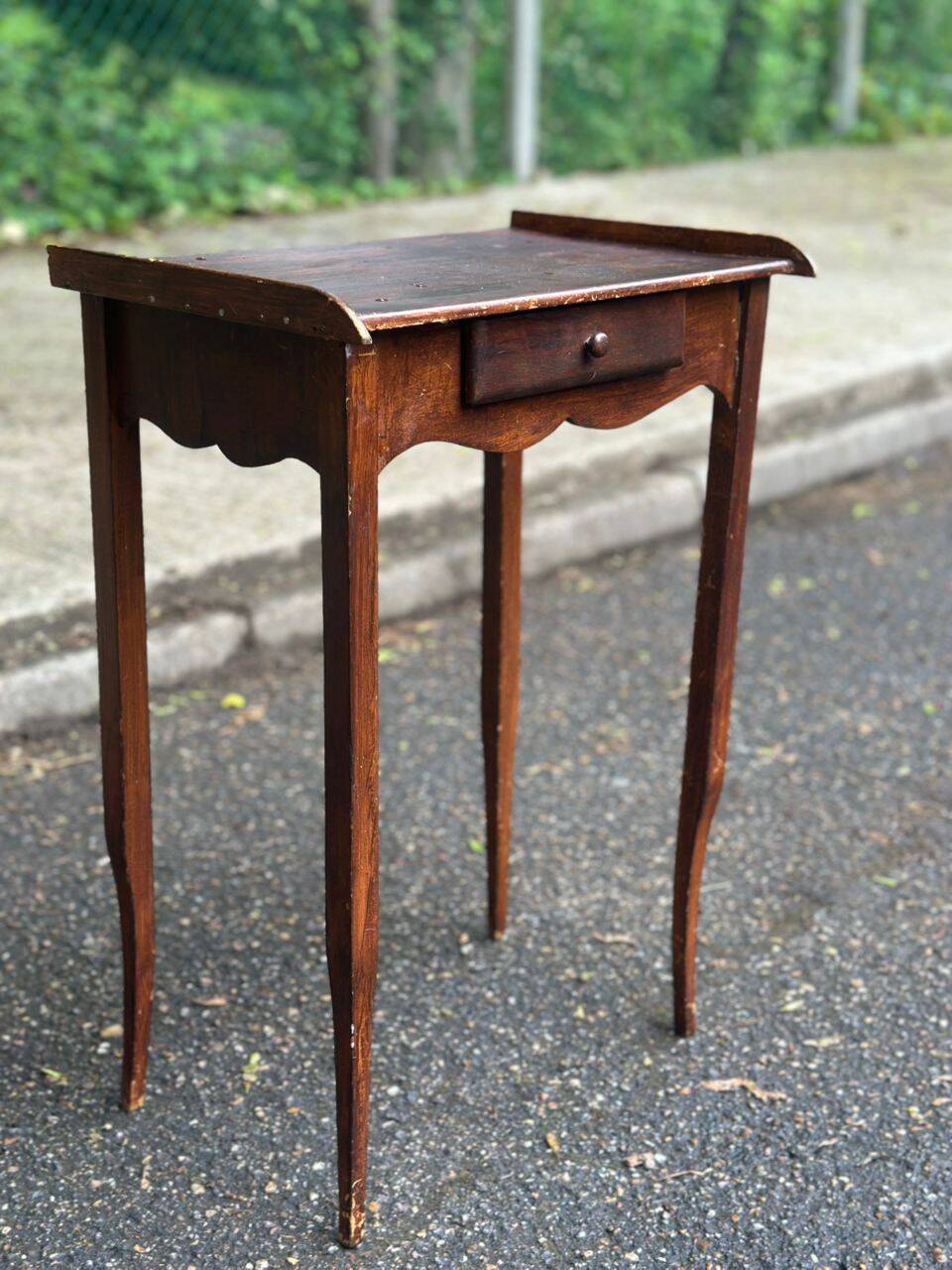 Table d'appoint style Louis XV en bois massif, 1930