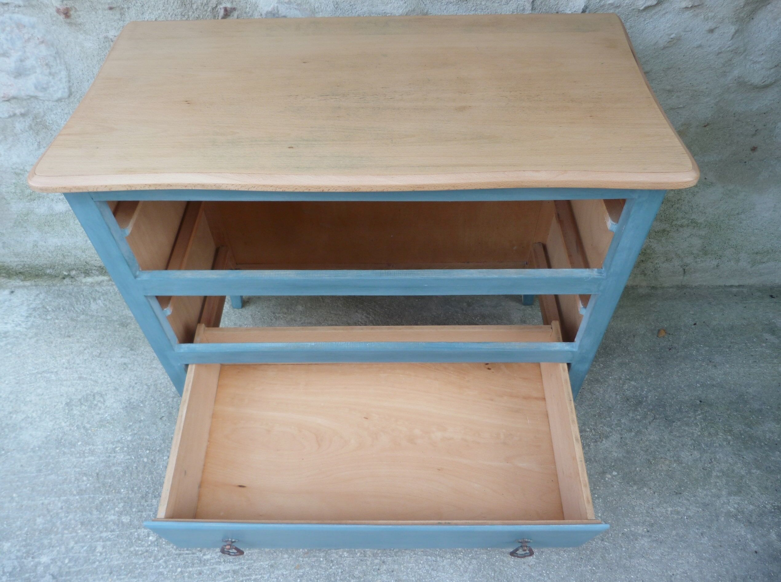 Patinated chest of drawers