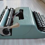 Typewriter portable olivetti lettera 32