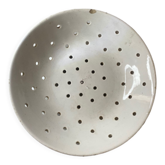 Porcelain strawberry strainer