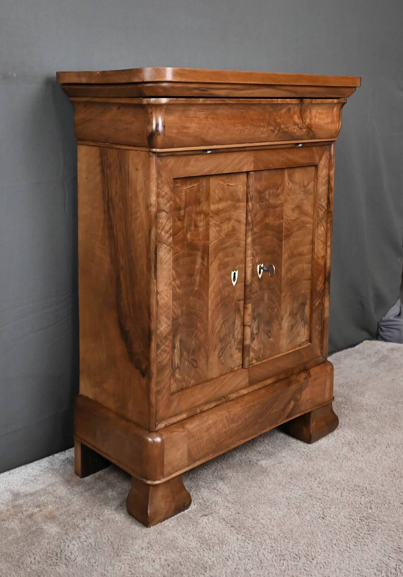 Small Buffet in Walnut, Louis-Philippe style – 19th century