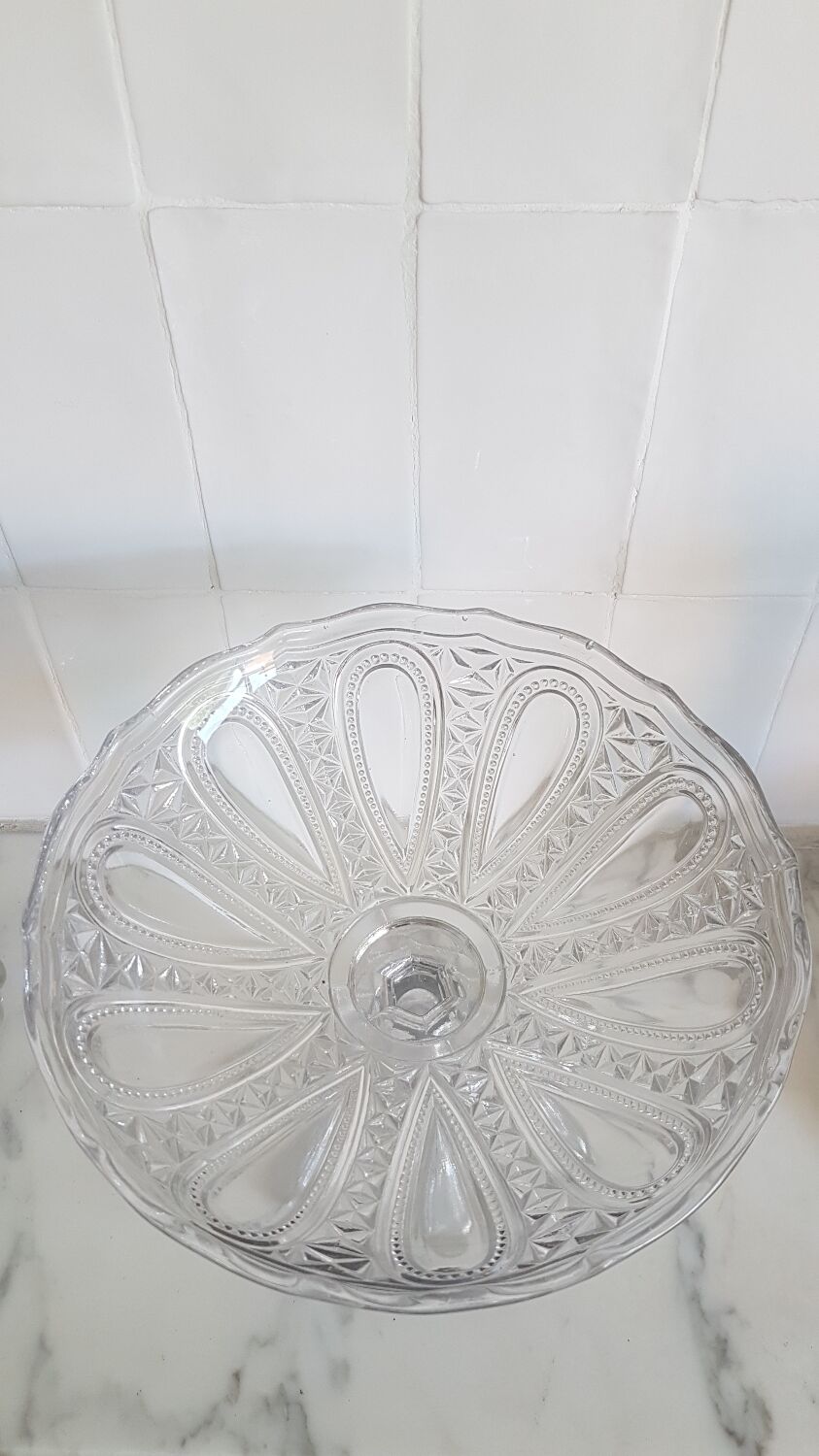 Cast glass stand cup