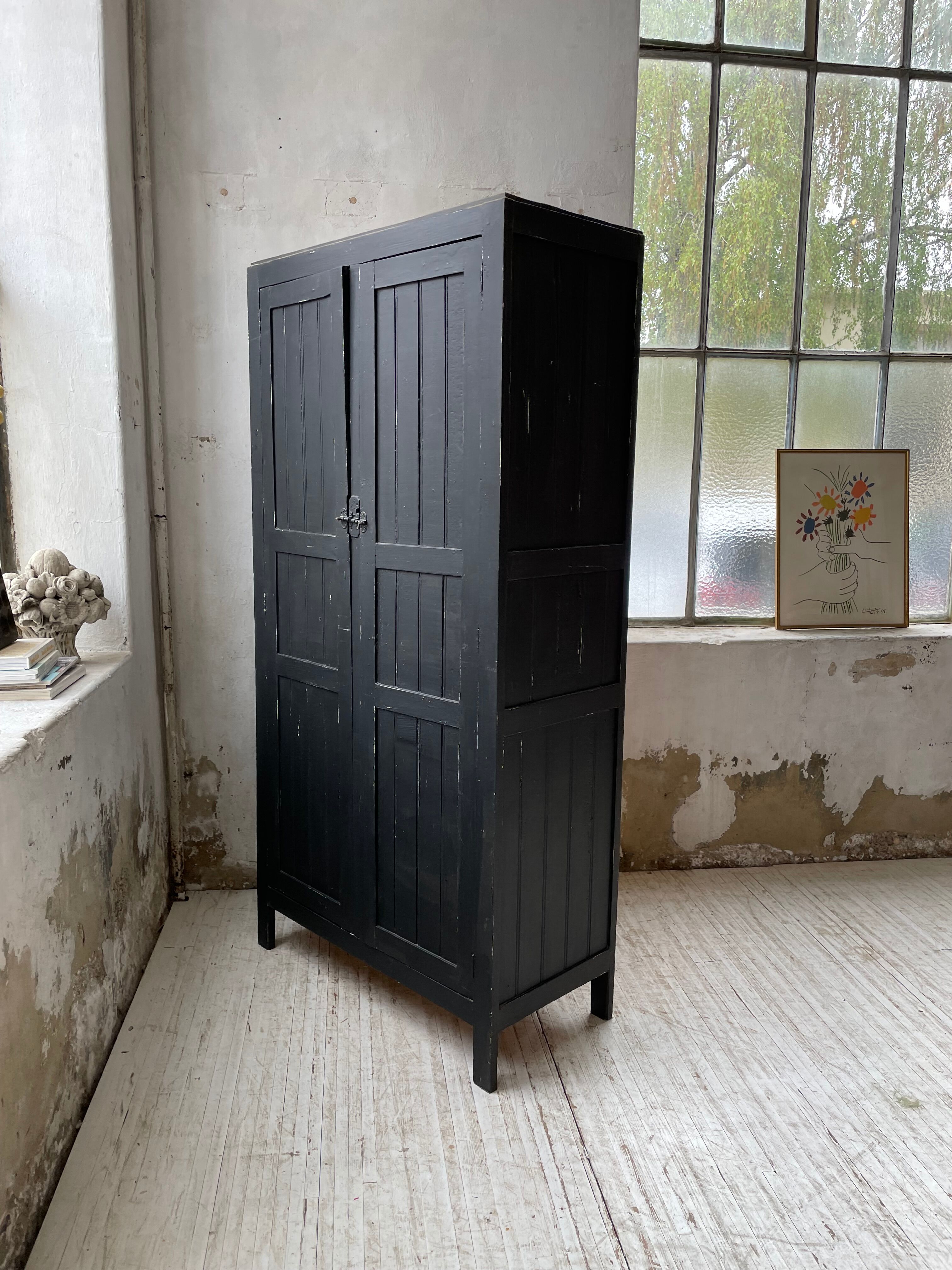 Black trade cabinet